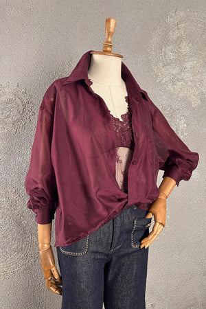 Bordo linen kadın gömlek, dantel detaylı, oversized kesim, çift katmanlı tasarım, önden görünüm.