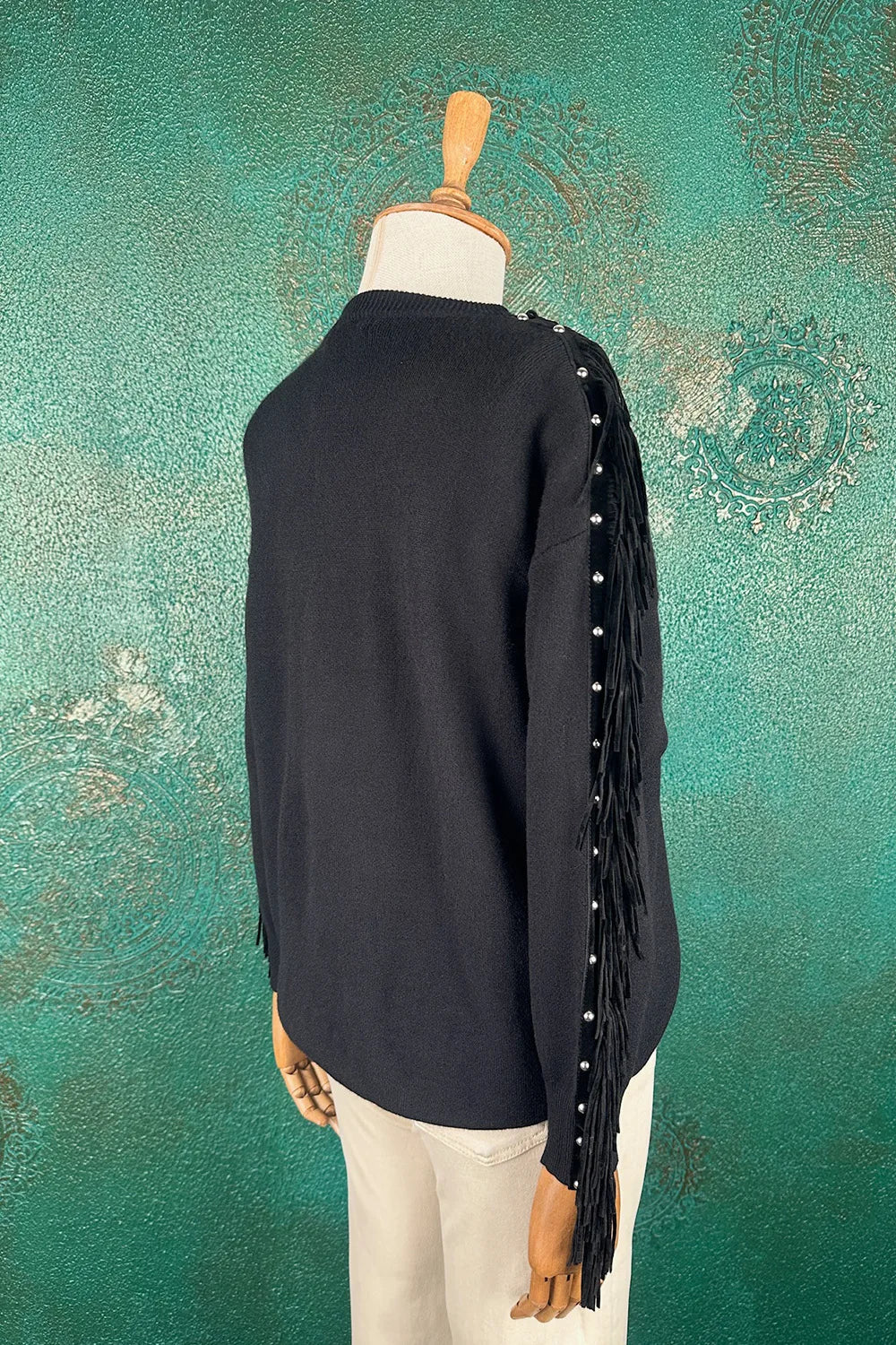 Püskül Detaylı Triko Kazak