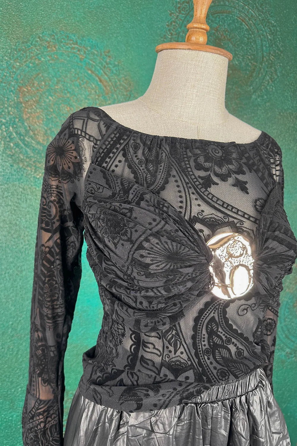 Aksesuar Detaylı Transparan Bluz