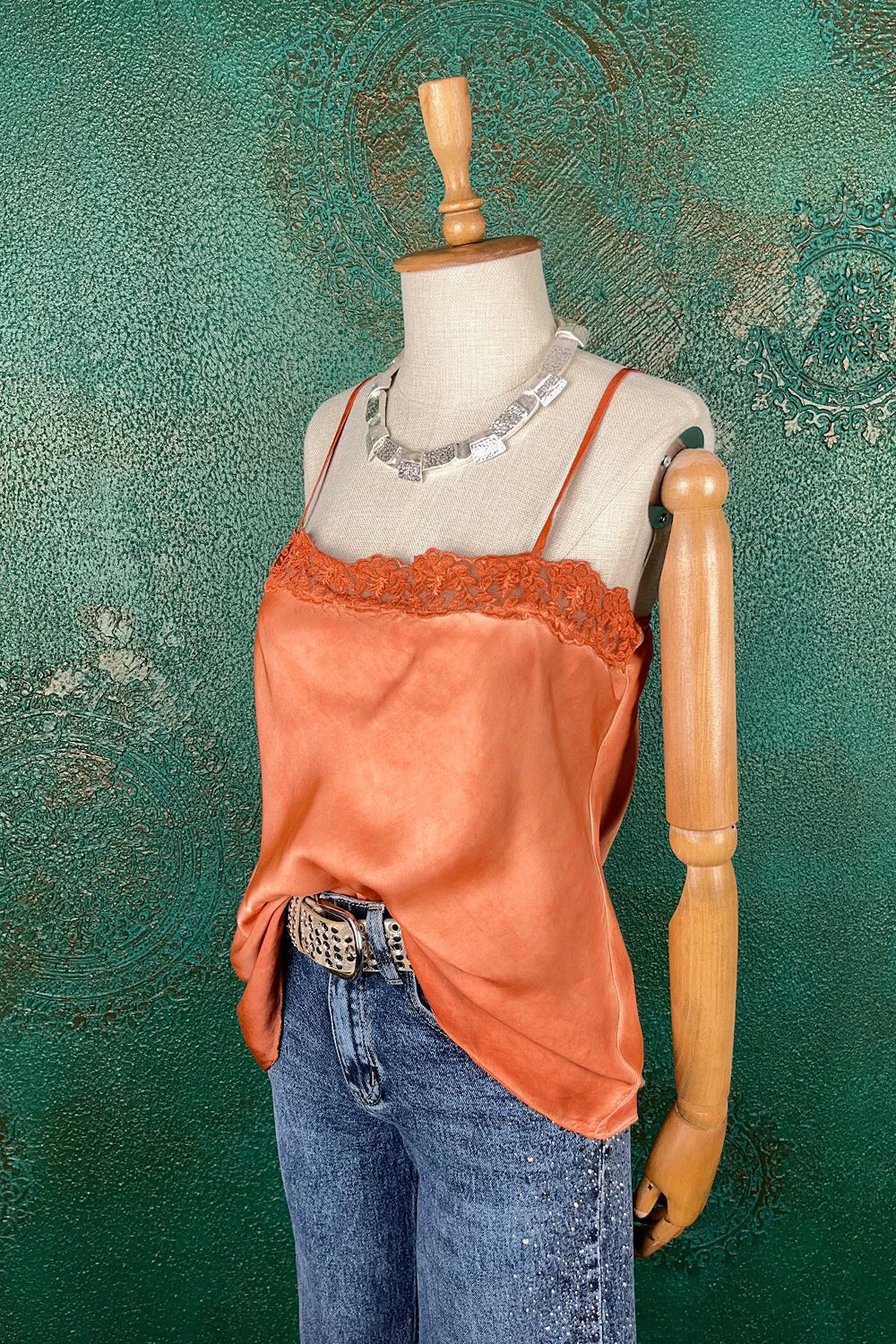 Dantel Detaylı Saten Bluz