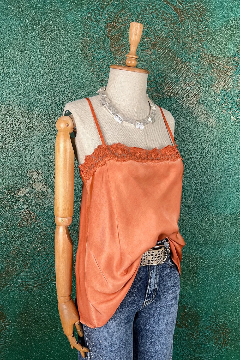 Dantel Detaylı Saten Bluz