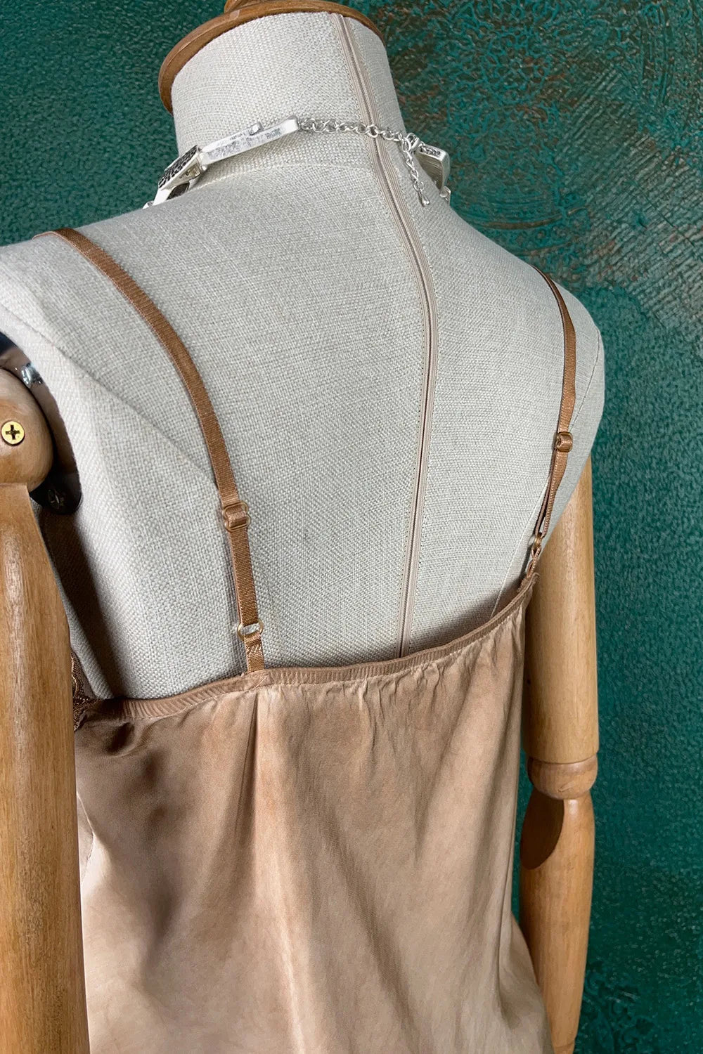 Dantel Detaylı Saten Bluz