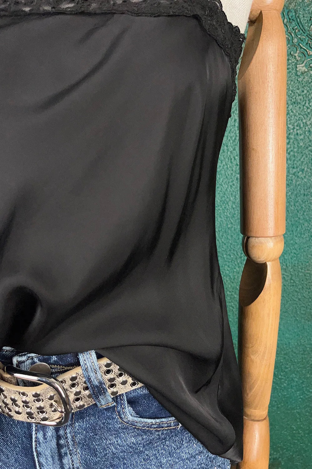 Dantel Detaylı Saten Bluz