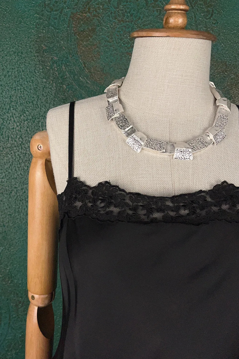 Dantel Detaylı Saten Bluz