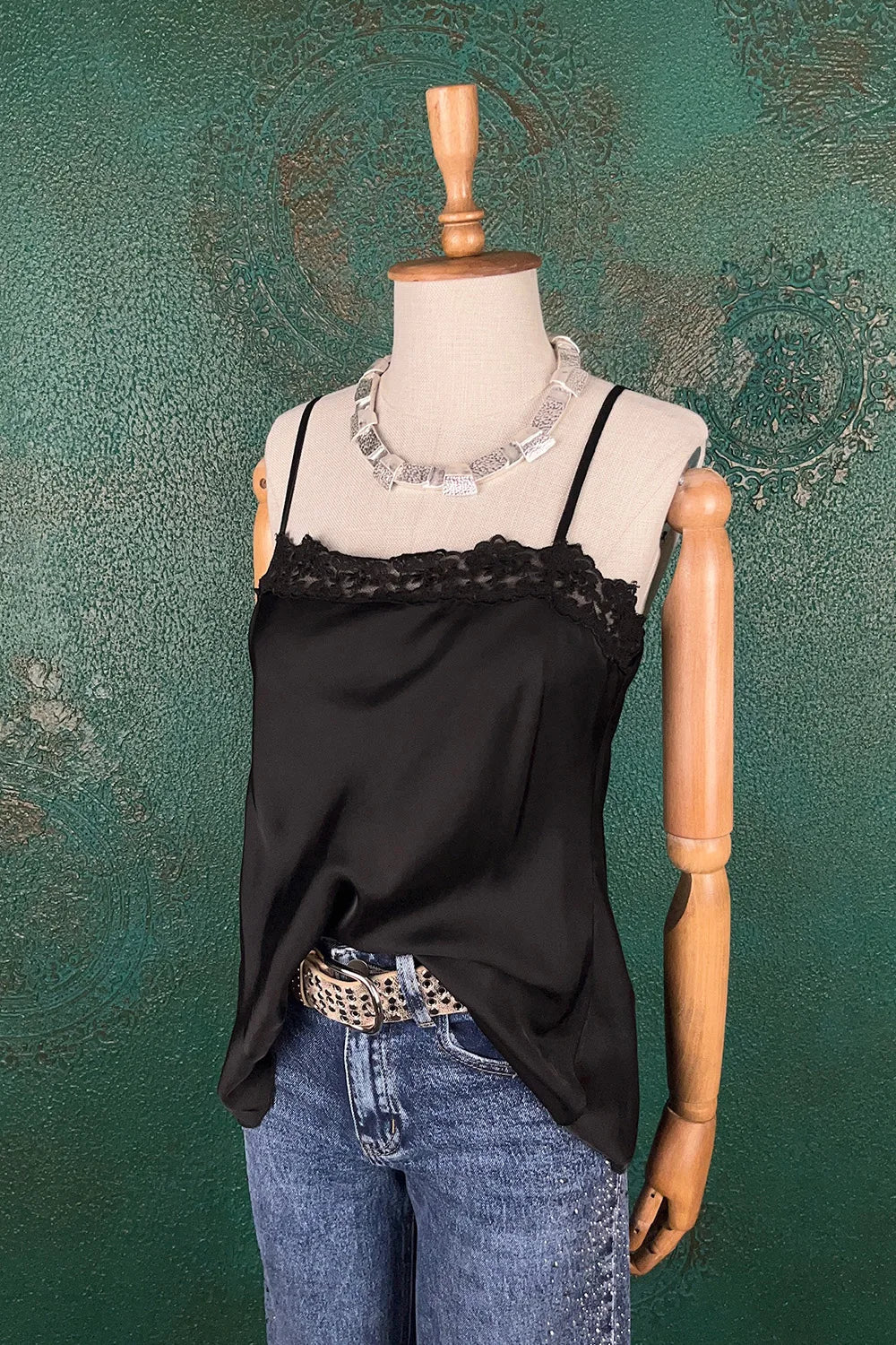 Dantel Detaylı Saten Bluz