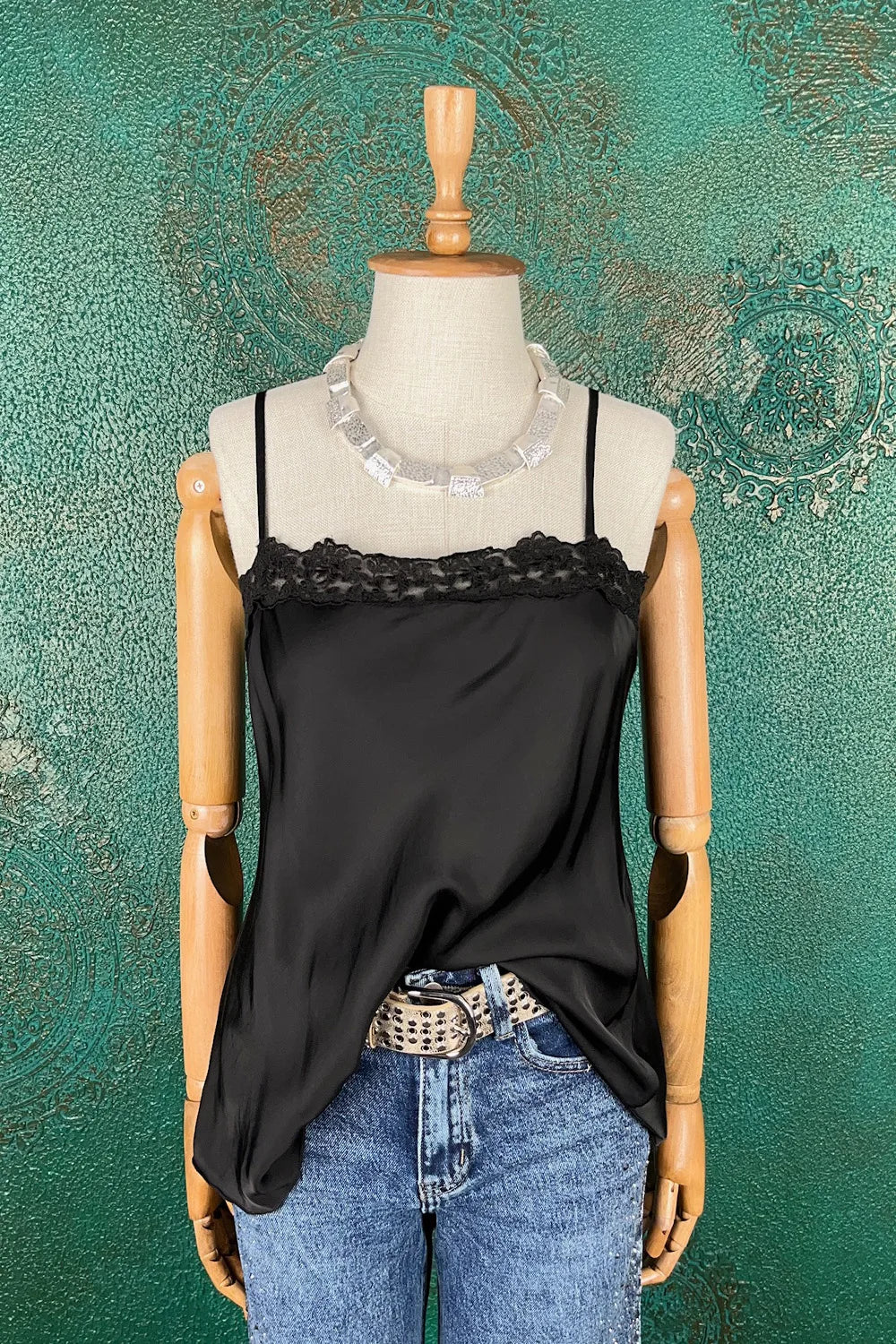 Dantel Detaylı Saten Bluz