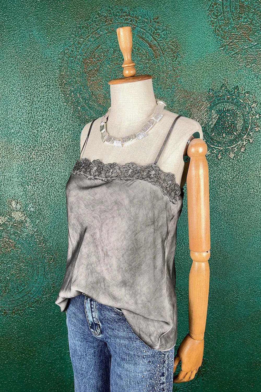 Dantel Detaylı Saten Bluz