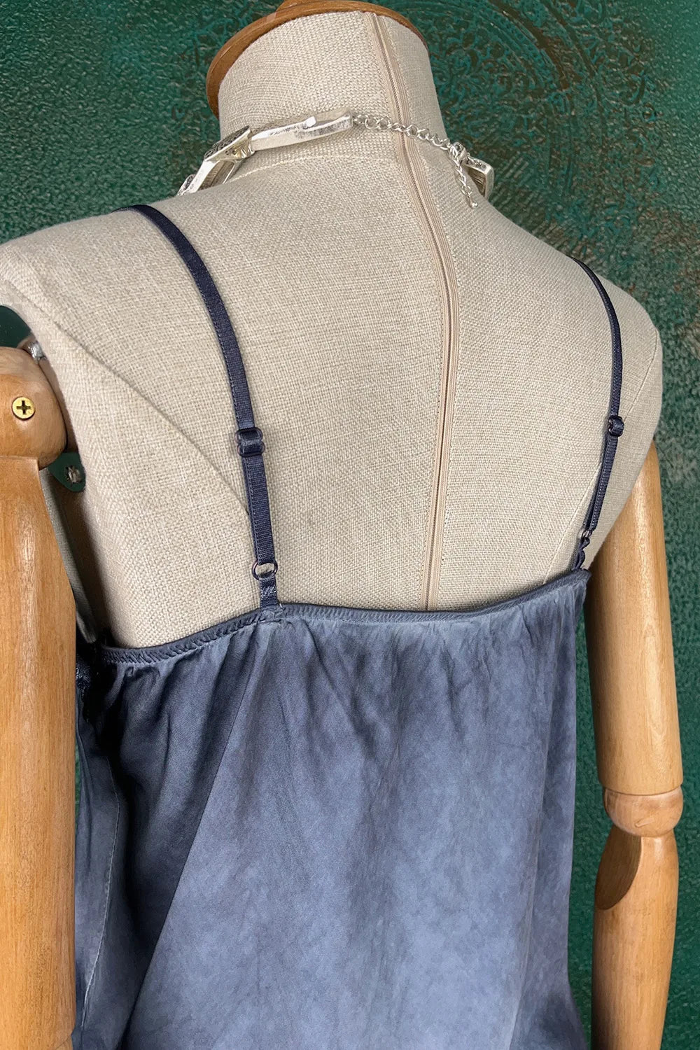 Dantel Detaylı Saten Bluz