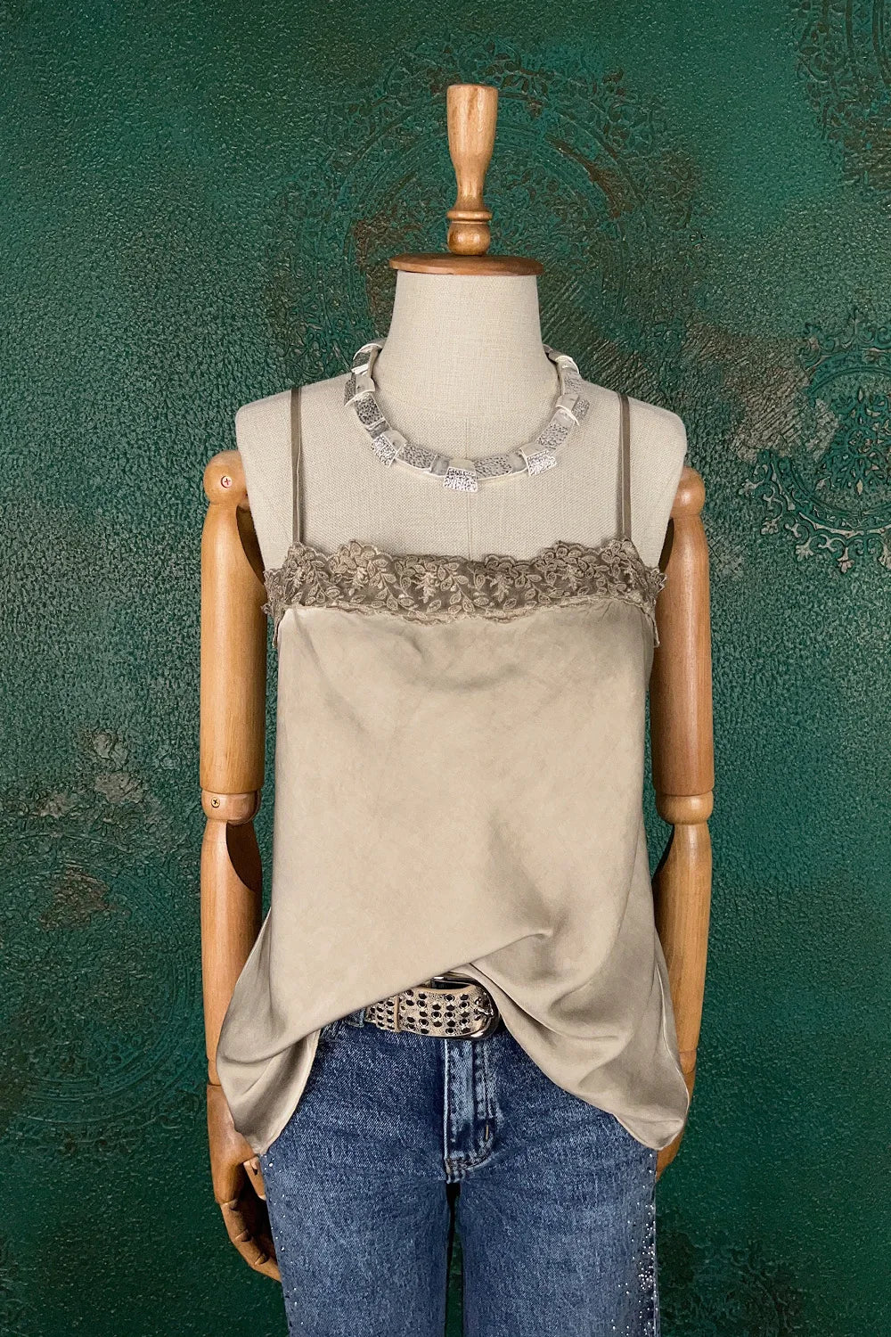 Dantel Detaylı Saten Bluz