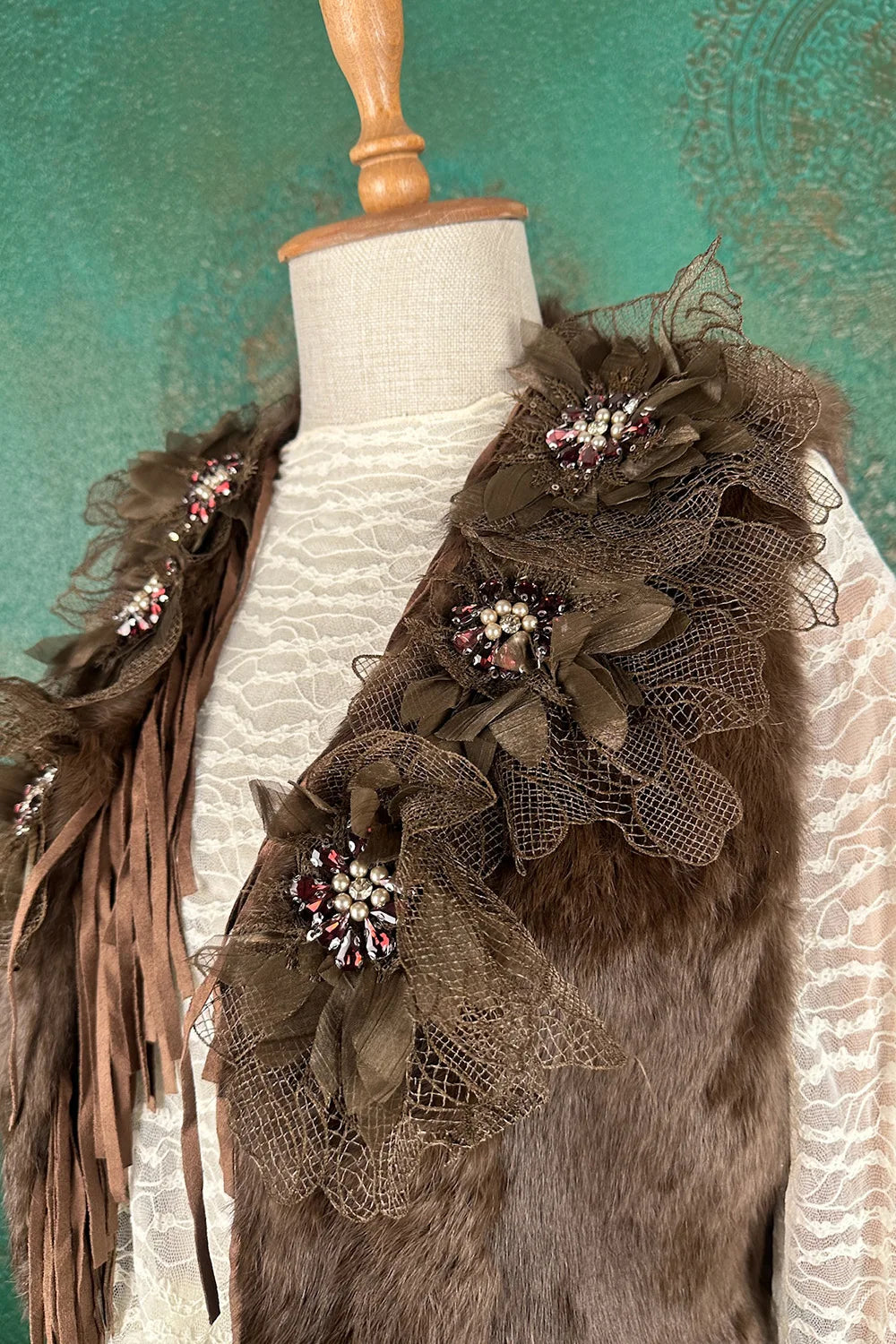 Taş İşlemeli Kürk Yelek