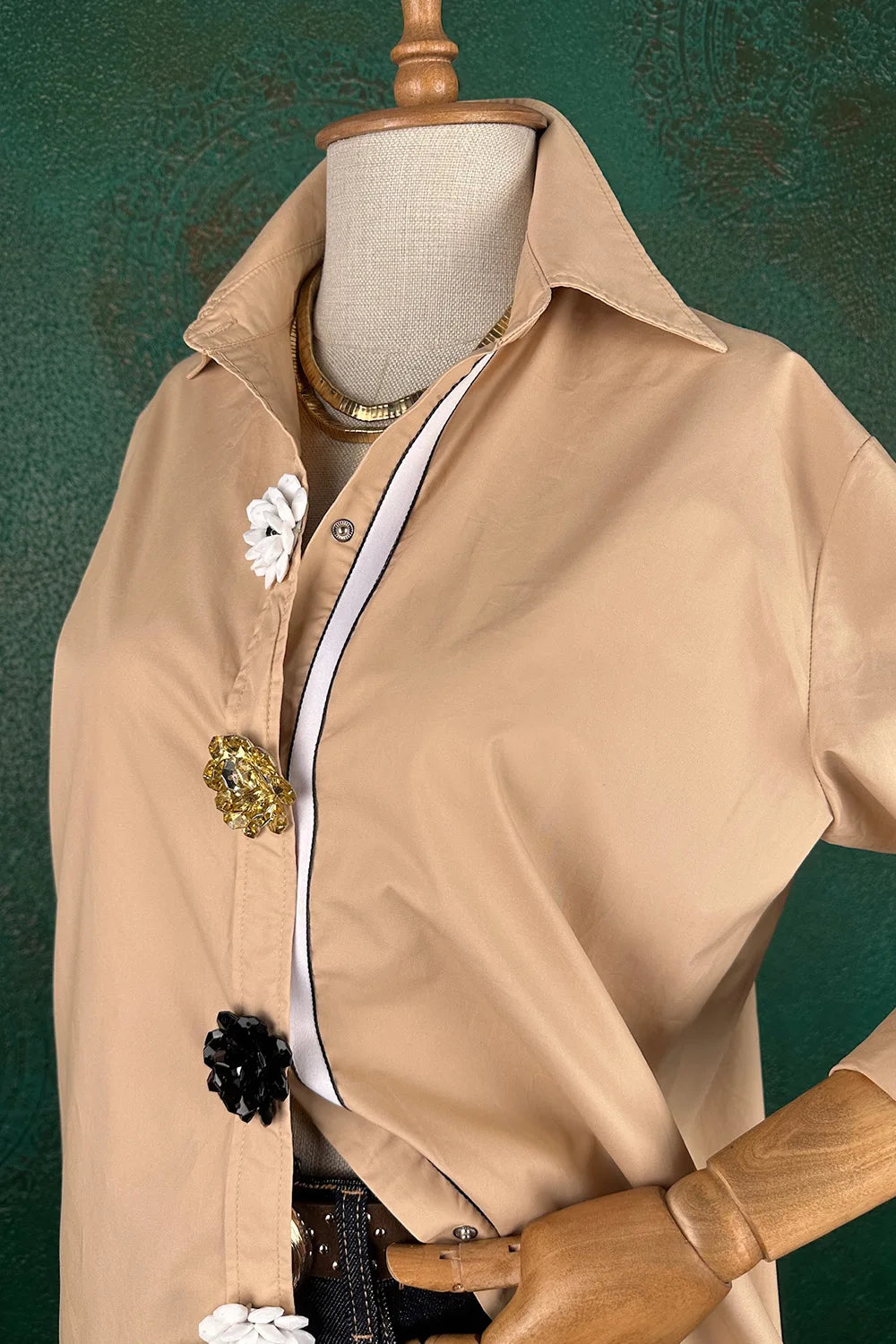 Çiçek Detaylı Gömlek