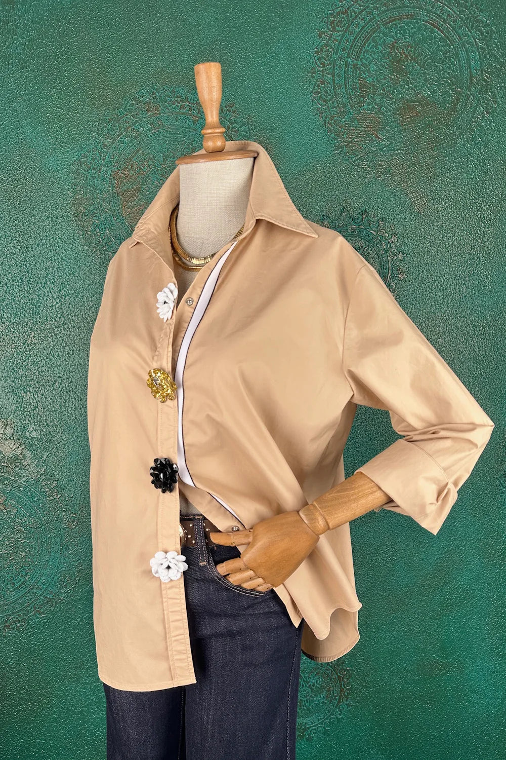 Çiçek Detaylı Gömlek