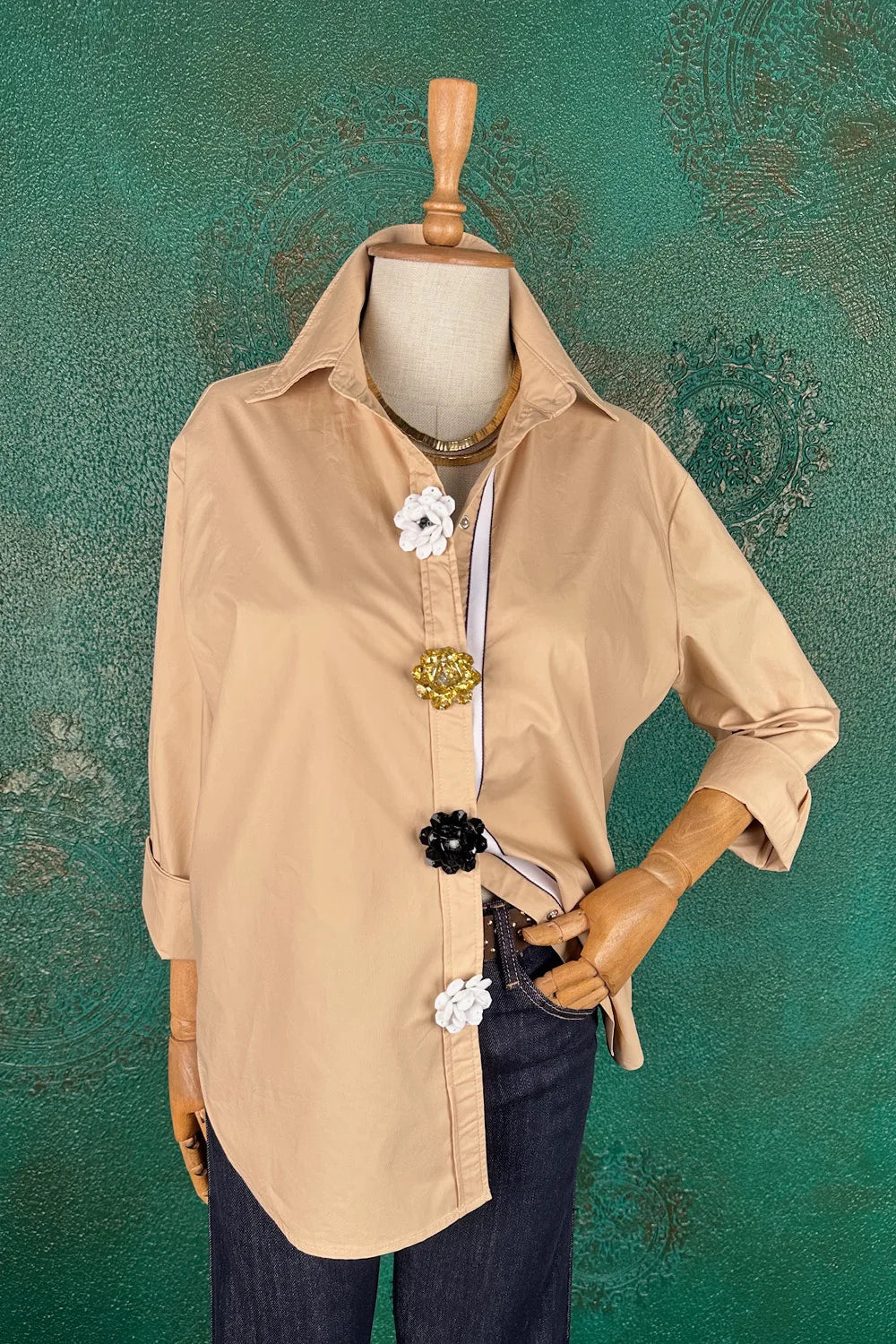 Çiçek Detaylı Gömlek