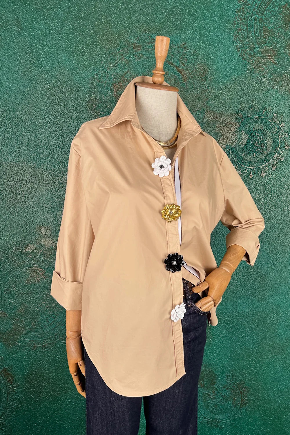 Çiçek Detaylı Gömlek