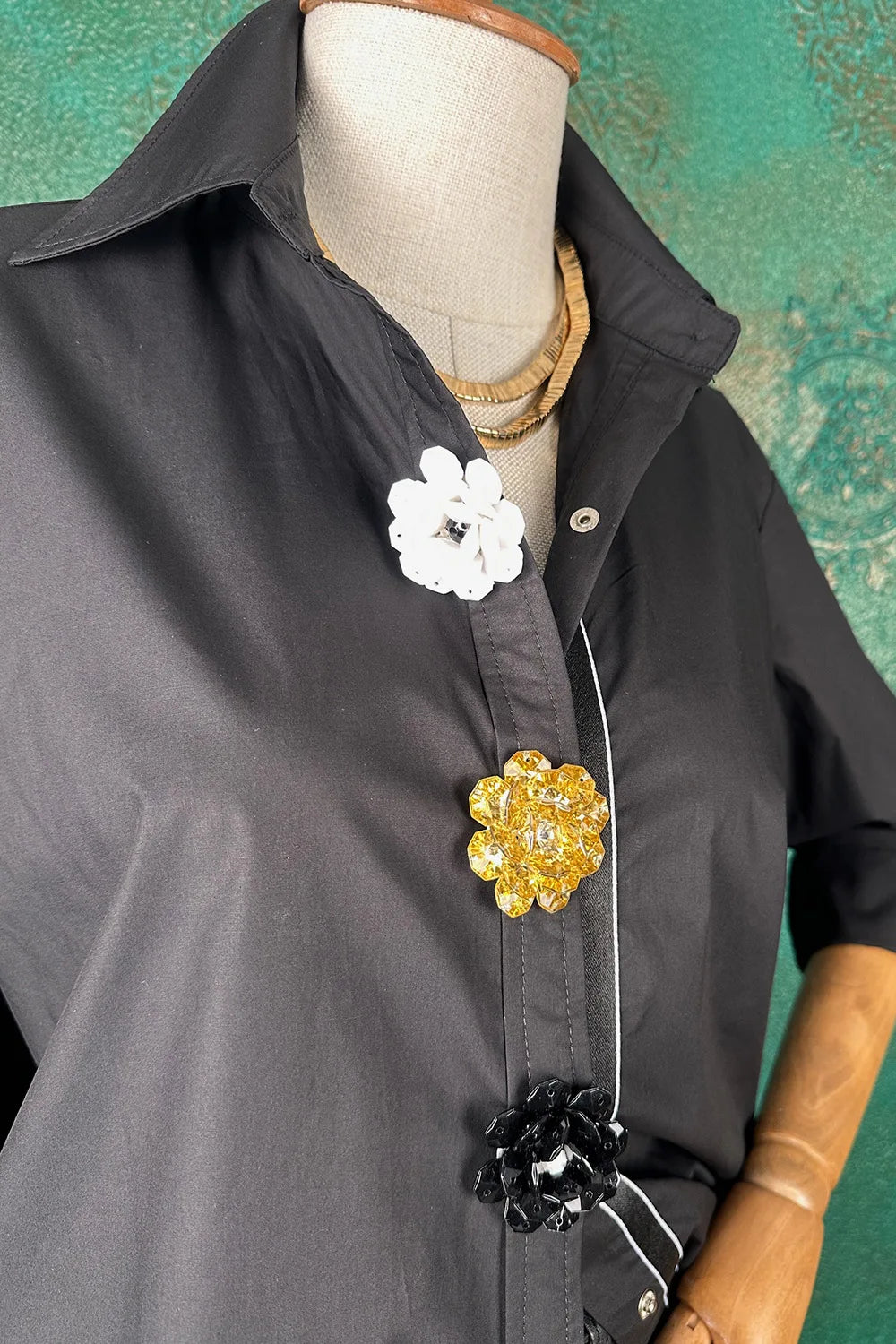 Çiçek Detaylı Gömlek