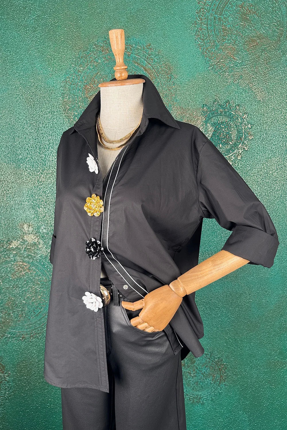 Çiçek Detaylı Gömlek