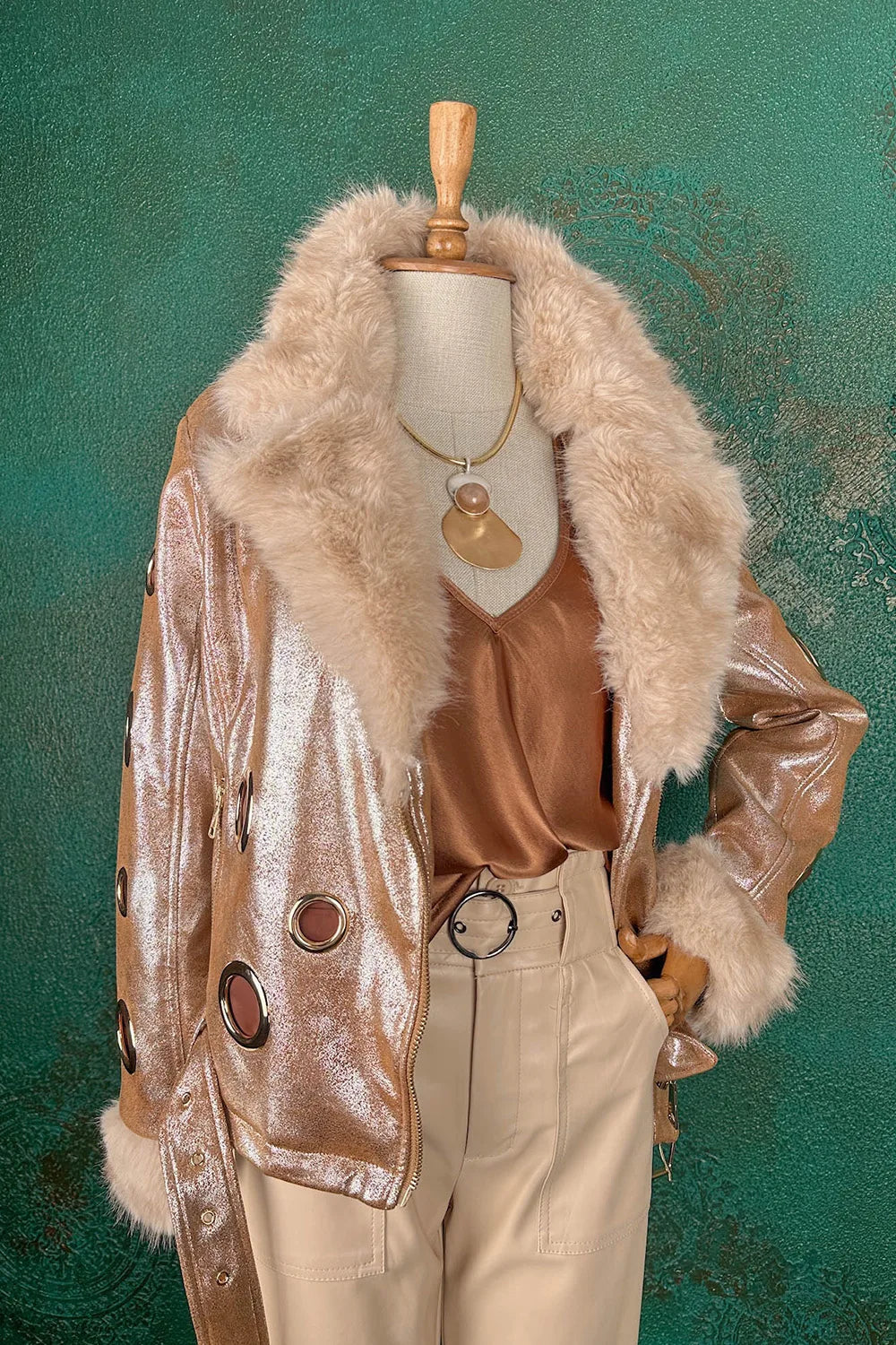 Kürk Detaylı Parlak Bronz Mont