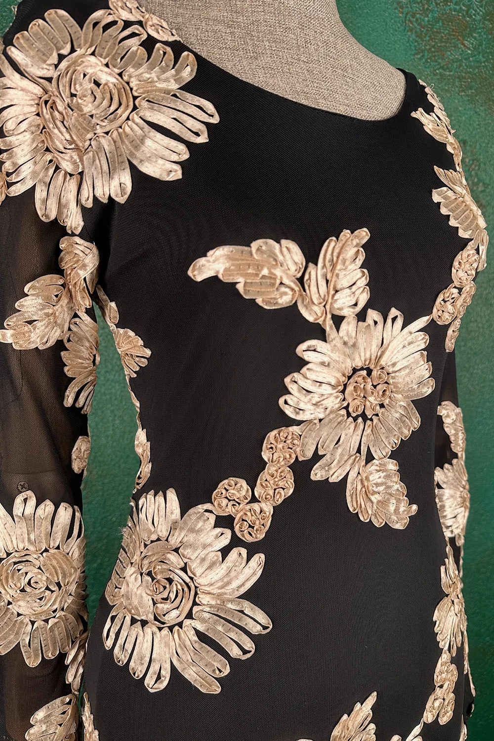 Çiçek İşlemeli Uzun Elbise