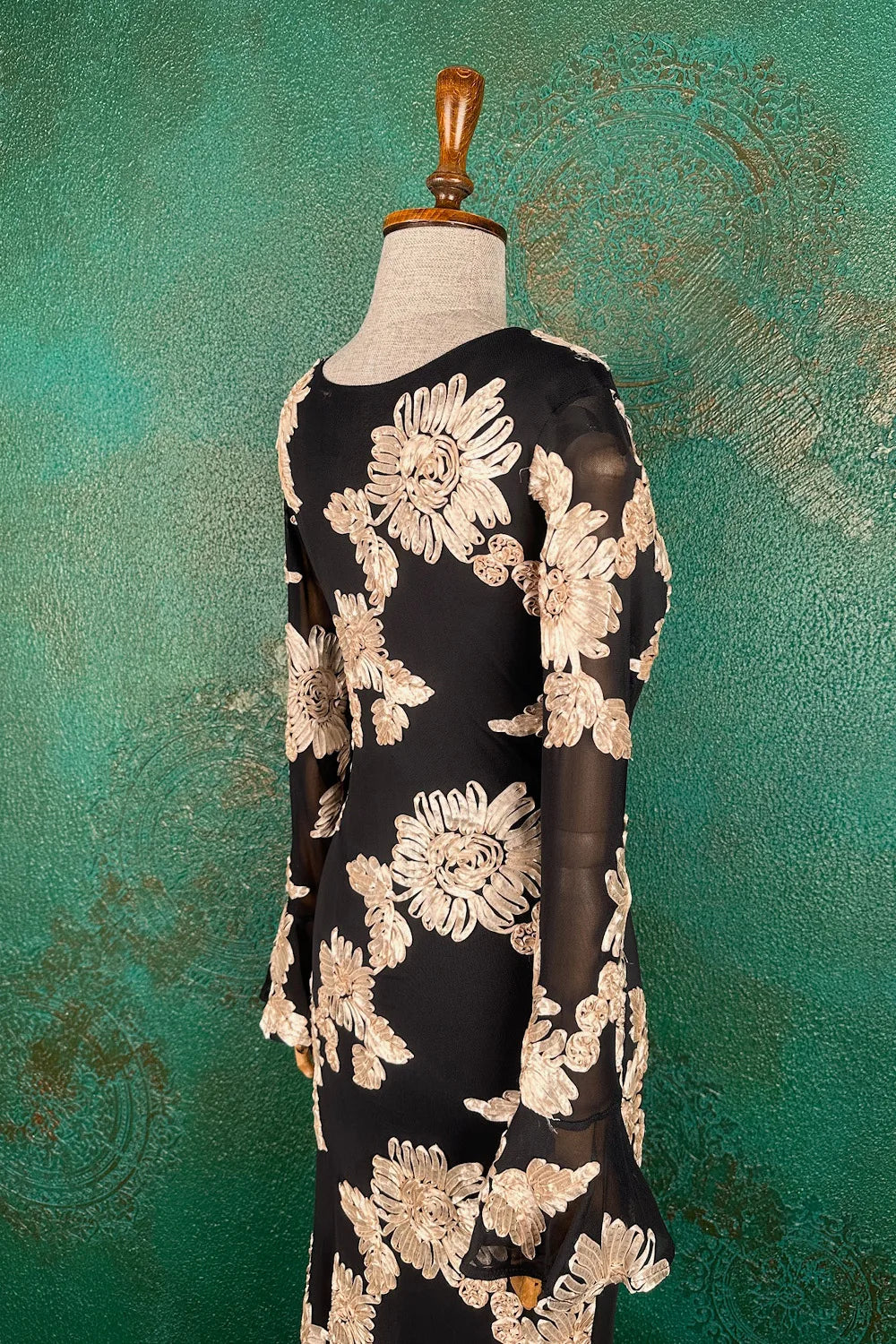 Çiçek İşlemeli Uzun Elbise