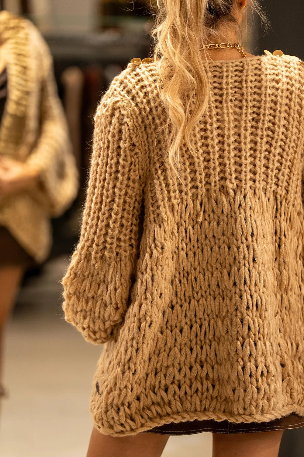 Pul İşlemeli Geniş Örgülü Hırka