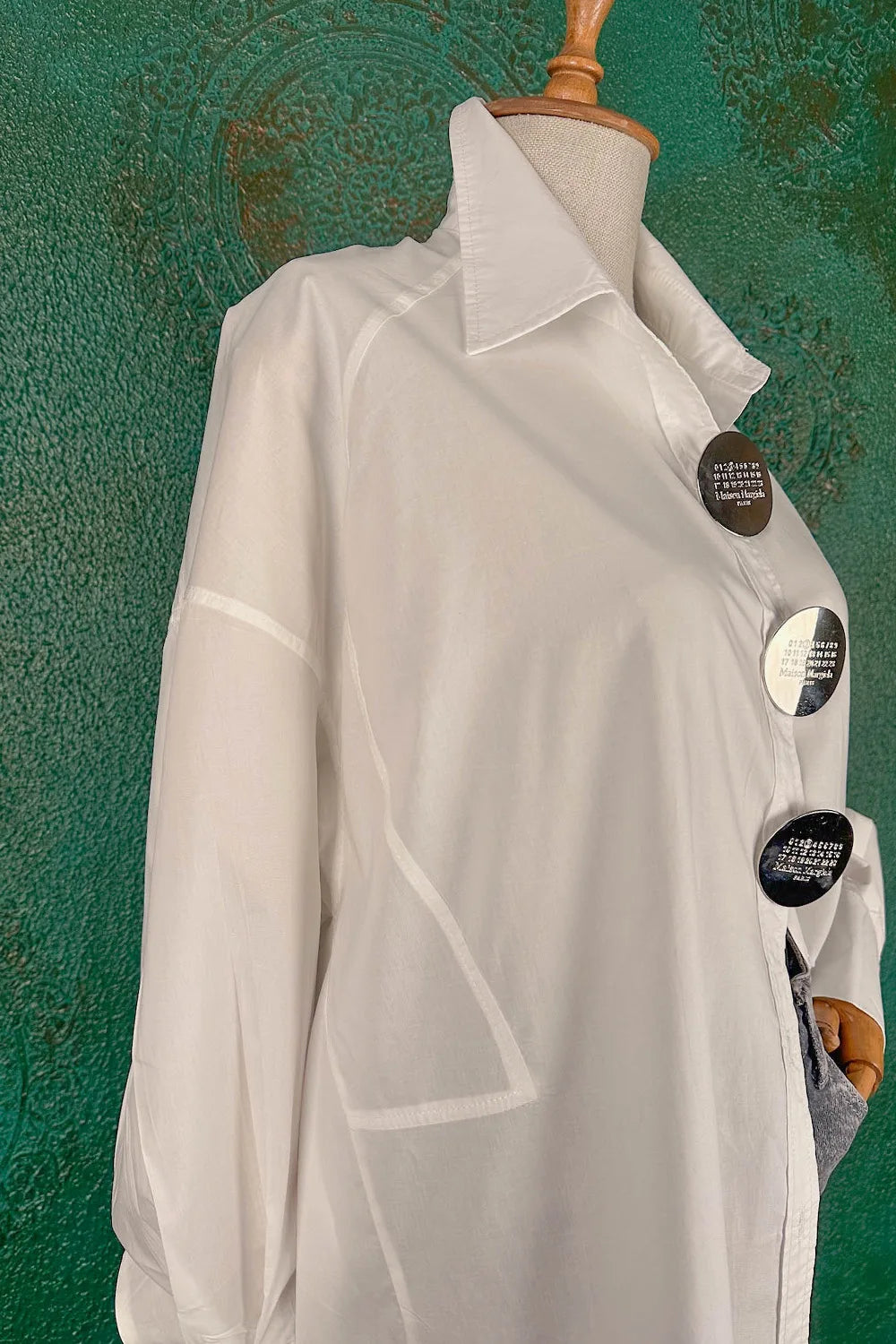 Metal Broşlu Modern Oversize Gömlek