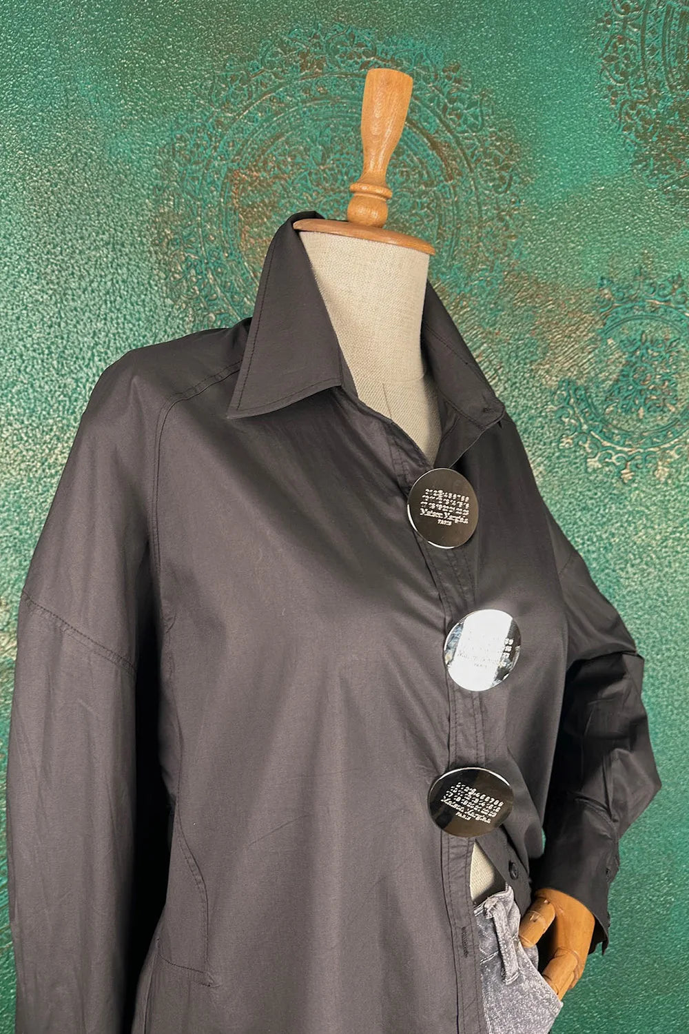 Metal Broşlu Modern Oversize Gömlek