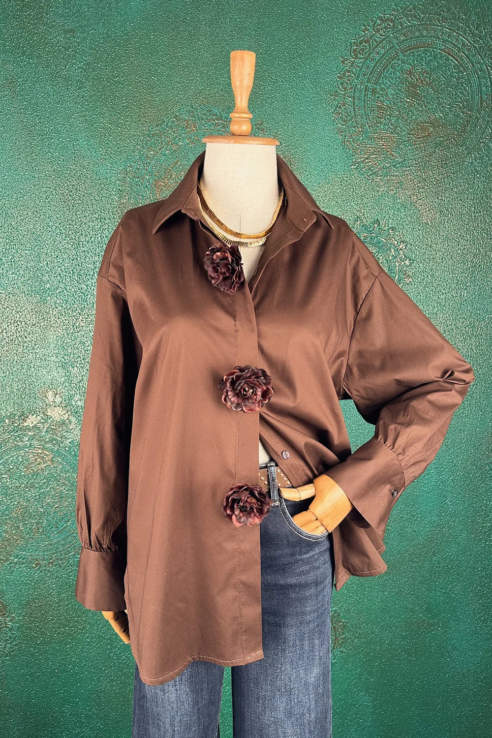 Çiçek Broşlu Oversize Gömlek