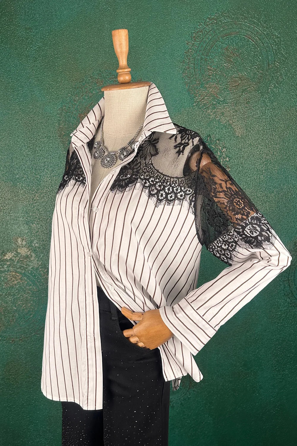 Dantel Detaylı Çizgili Gömlek