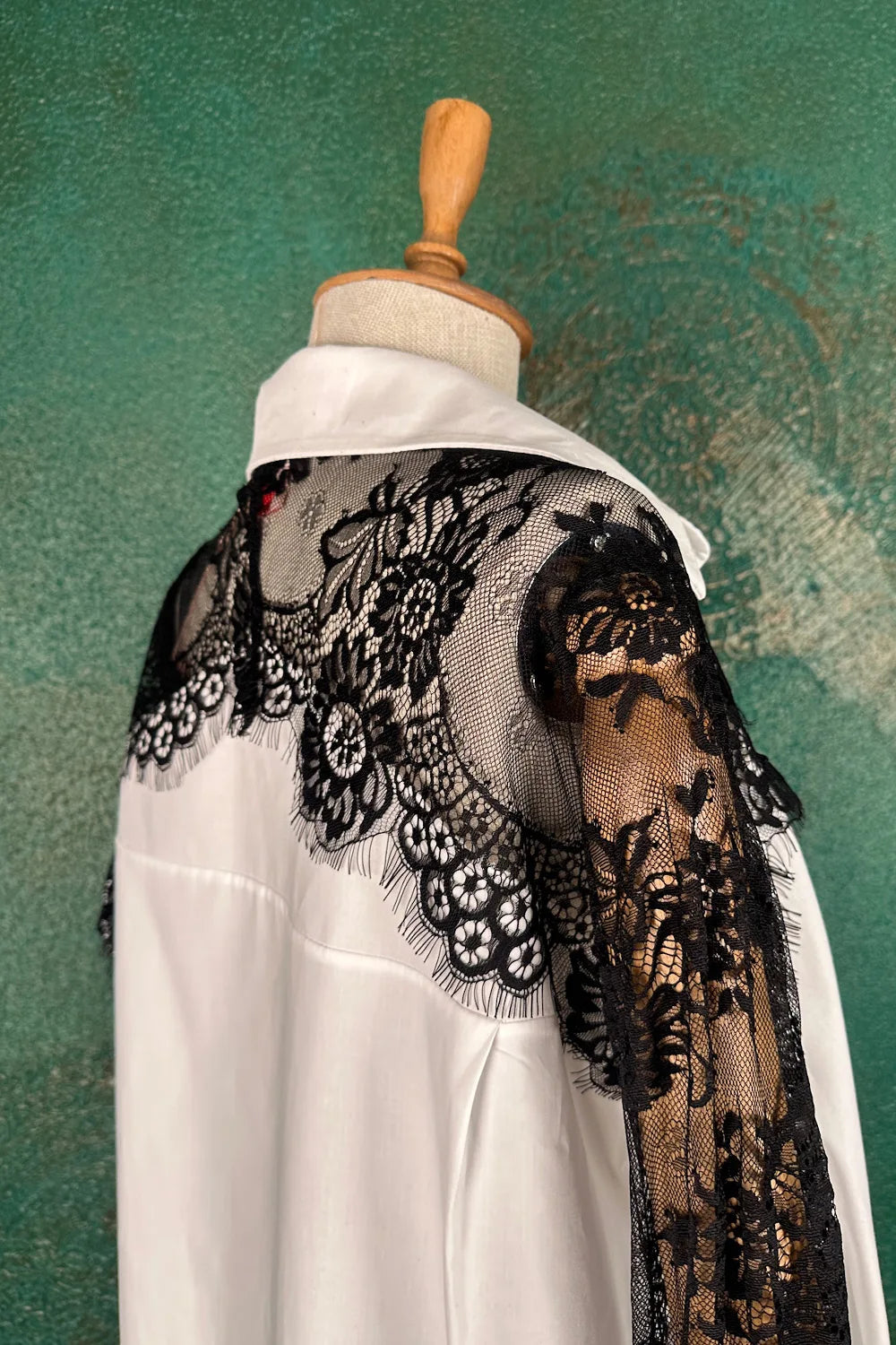 Dantel Detaylı Gömlek