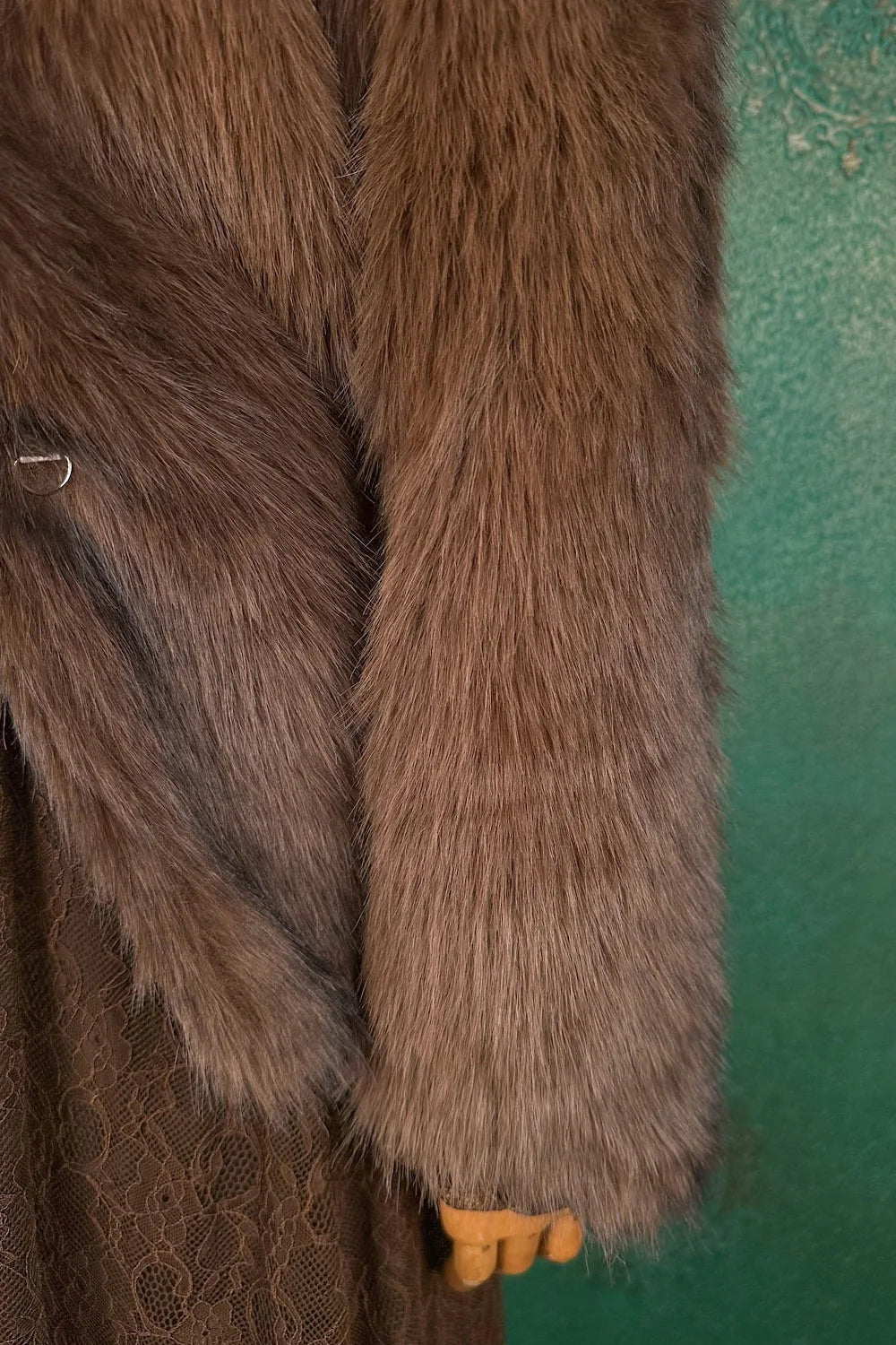 Geniş Yakalı Kürk Kaban