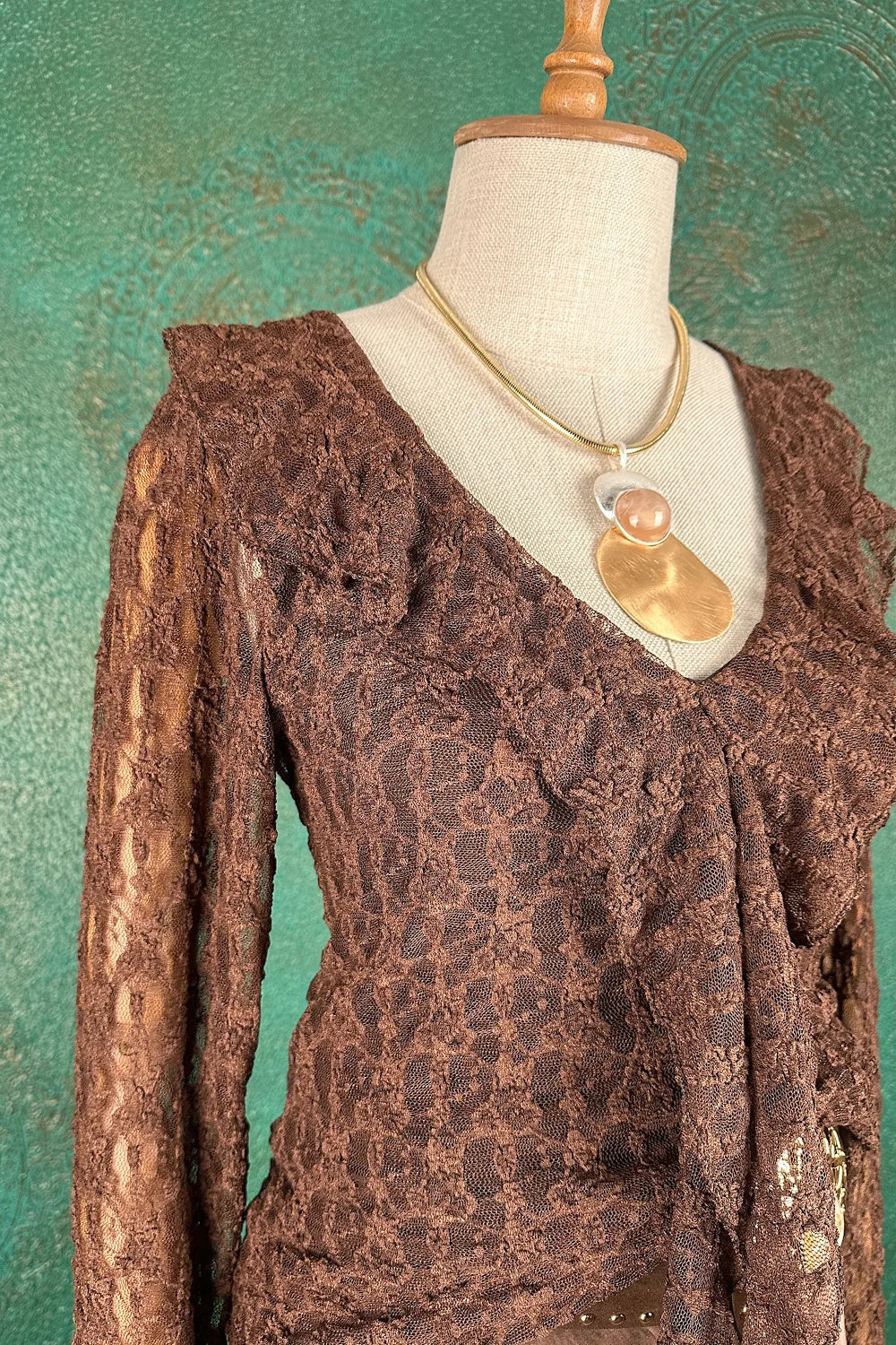 Volan Detaylı Dantelli Bluz