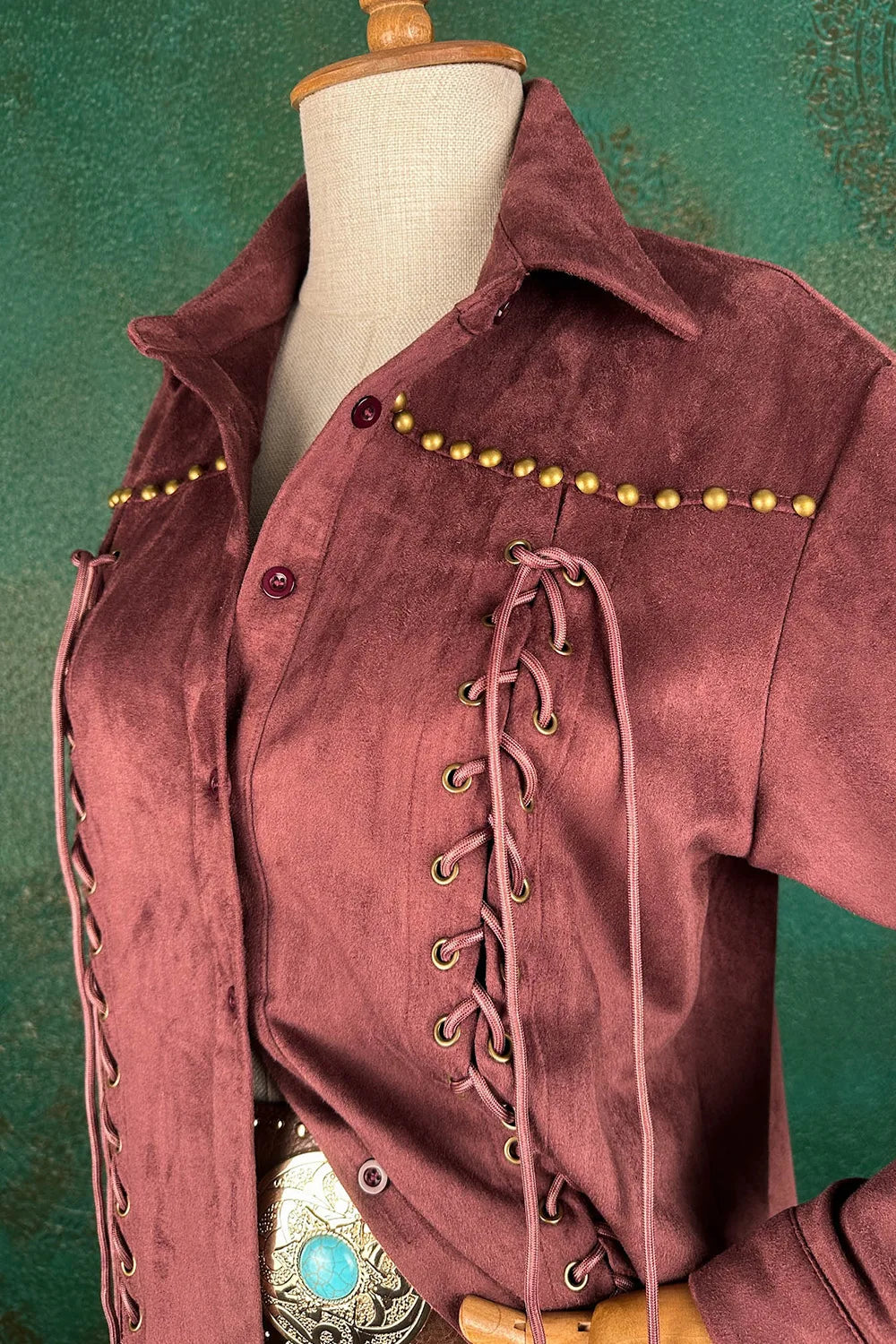 Bağcık Detaylı Nubuk Gömlek