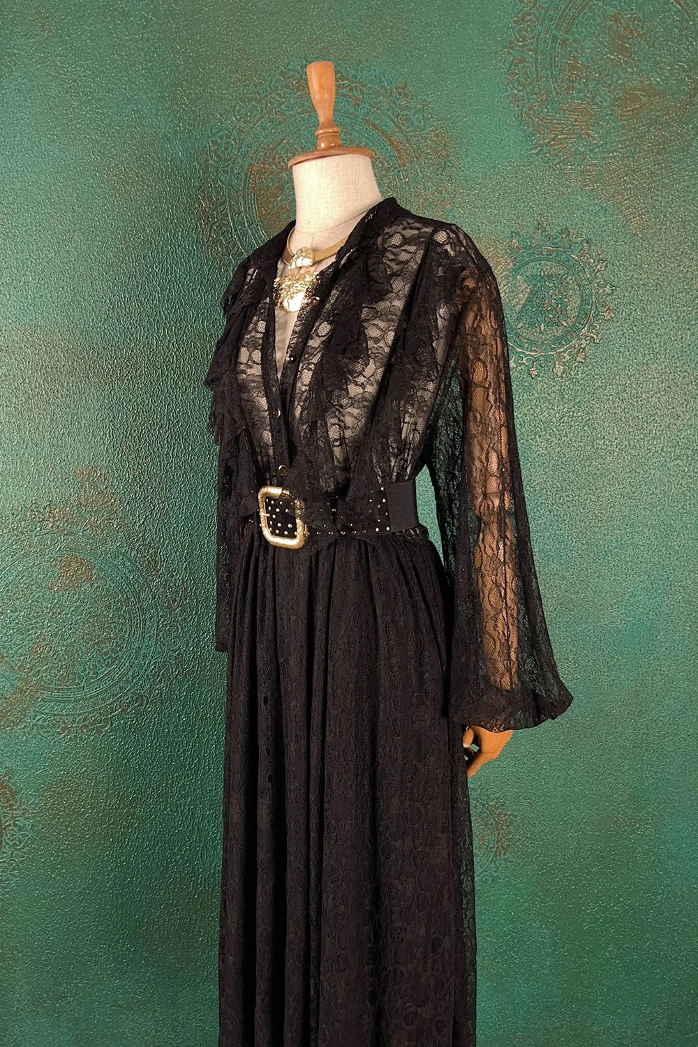 Dantel Detaylı Midi Elbise