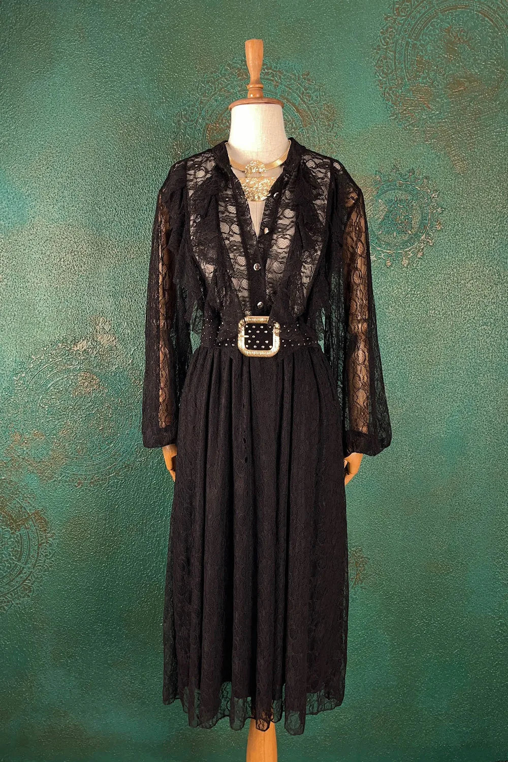 Dantel Detaylı Midi Elbise