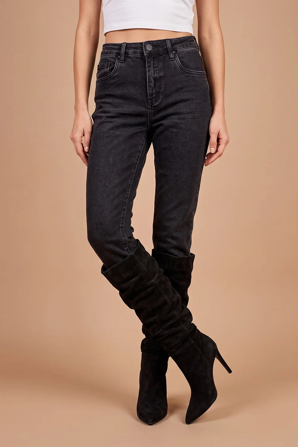 Siyah yüksek bel skinny jean, dar kesim, kadın denim pantolon, klasik model, önden görünüm