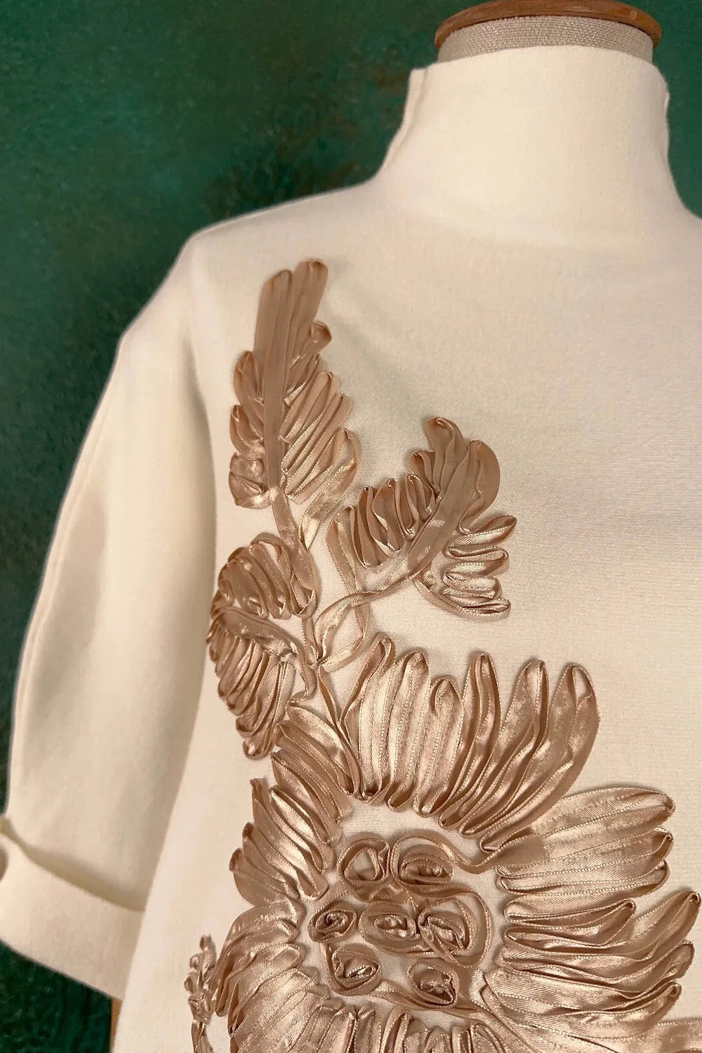 İşlemeli Triko Kazak