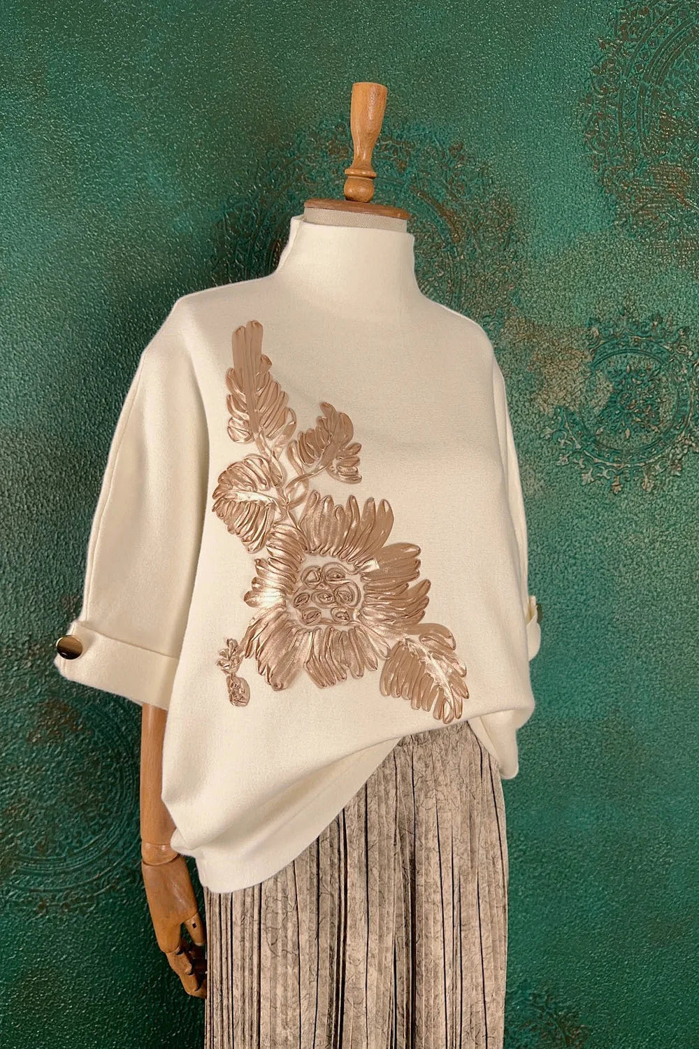 İşlemeli Triko Kazak