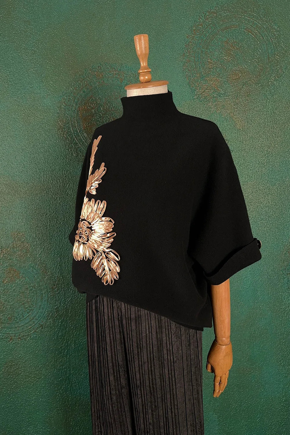 İşlemeli Triko Kazak