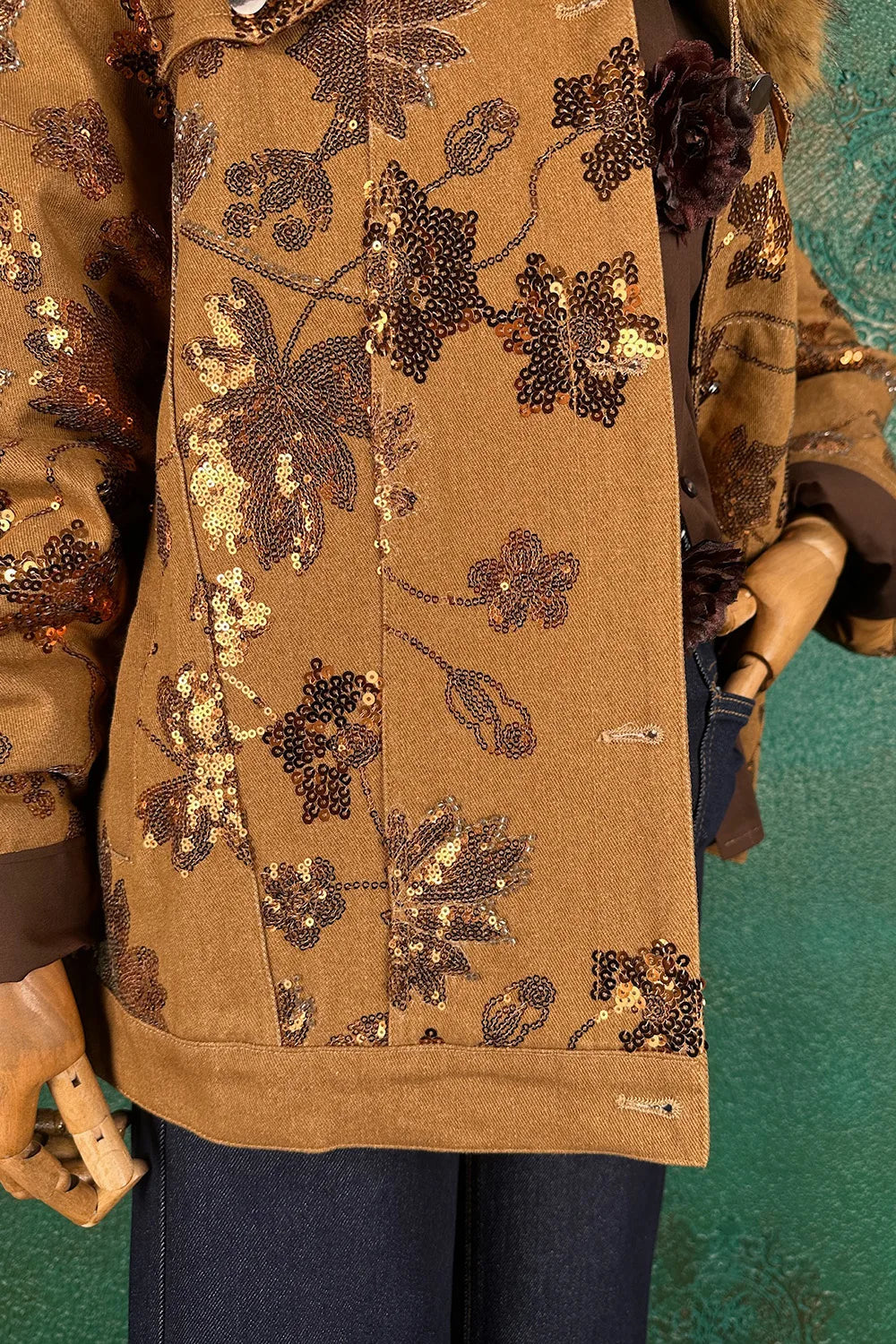 Pul İşlemeli Kürk Yakalı Mont