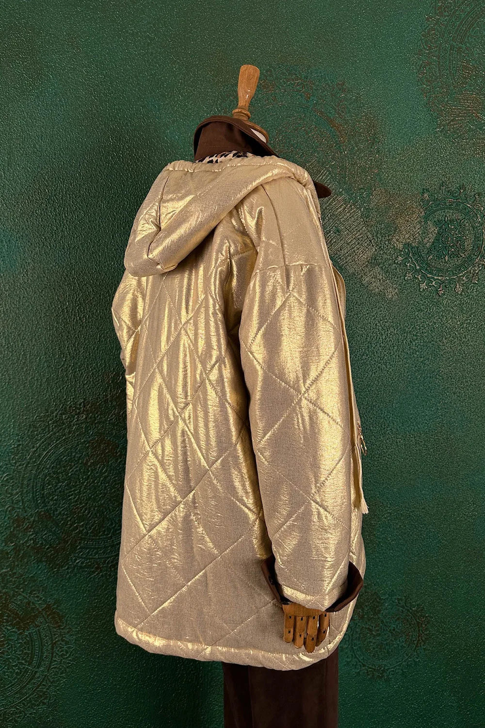 Parlak Kapitone Mont