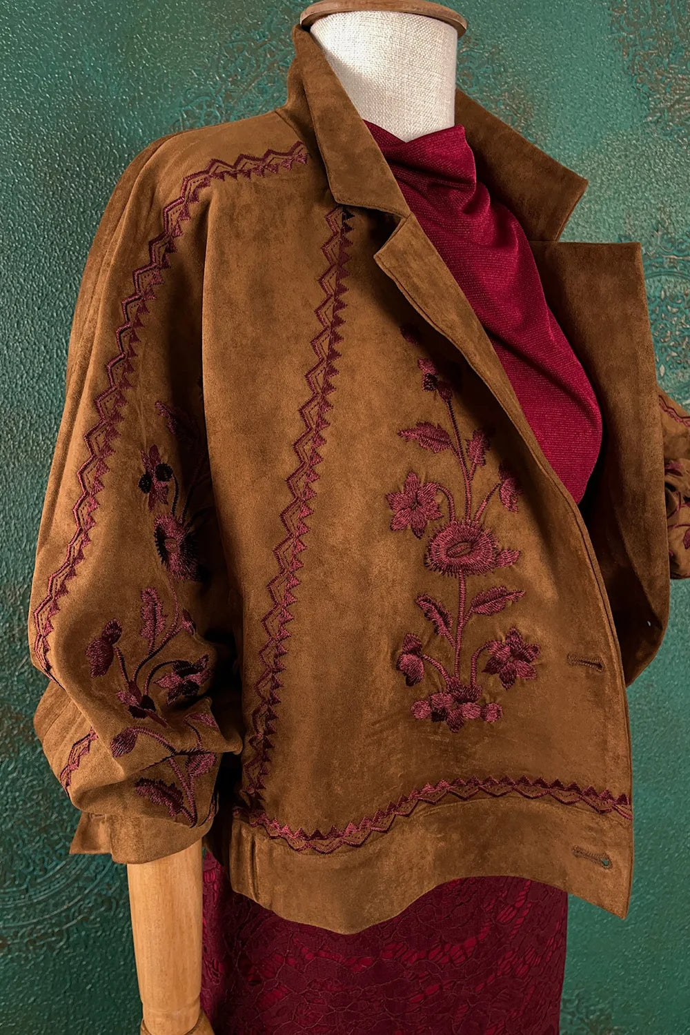 Nakış İşlemeli Nubuk Ceket