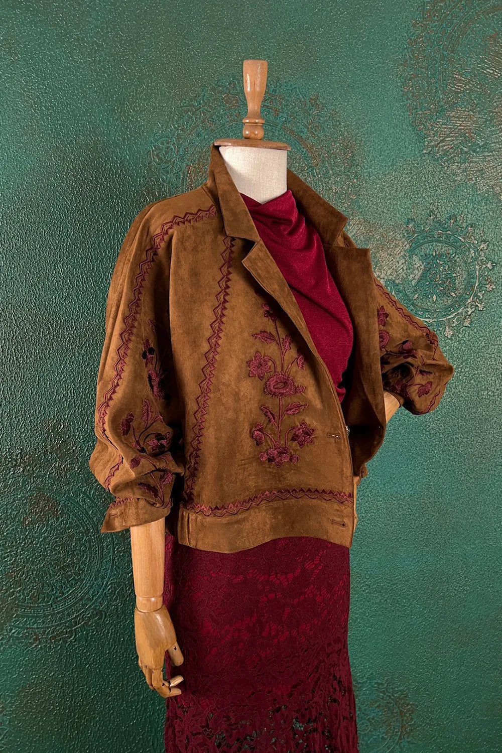 Nakış İşlemeli Nubuk Ceket