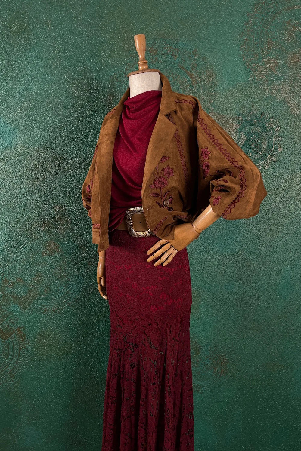 Nakış İşlemeli Nubuk Ceket