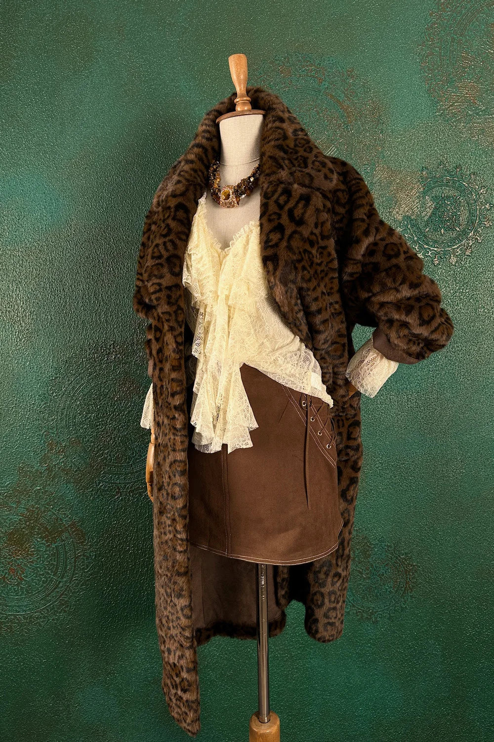 Leopar Desenli Uzun Kürk Kaban