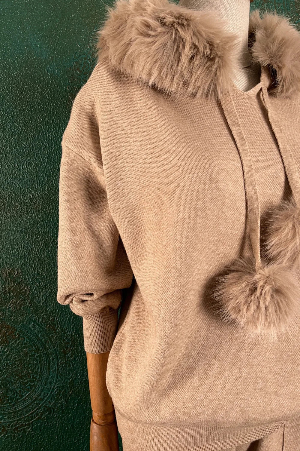 Ponpon Detaylı Triko Takım