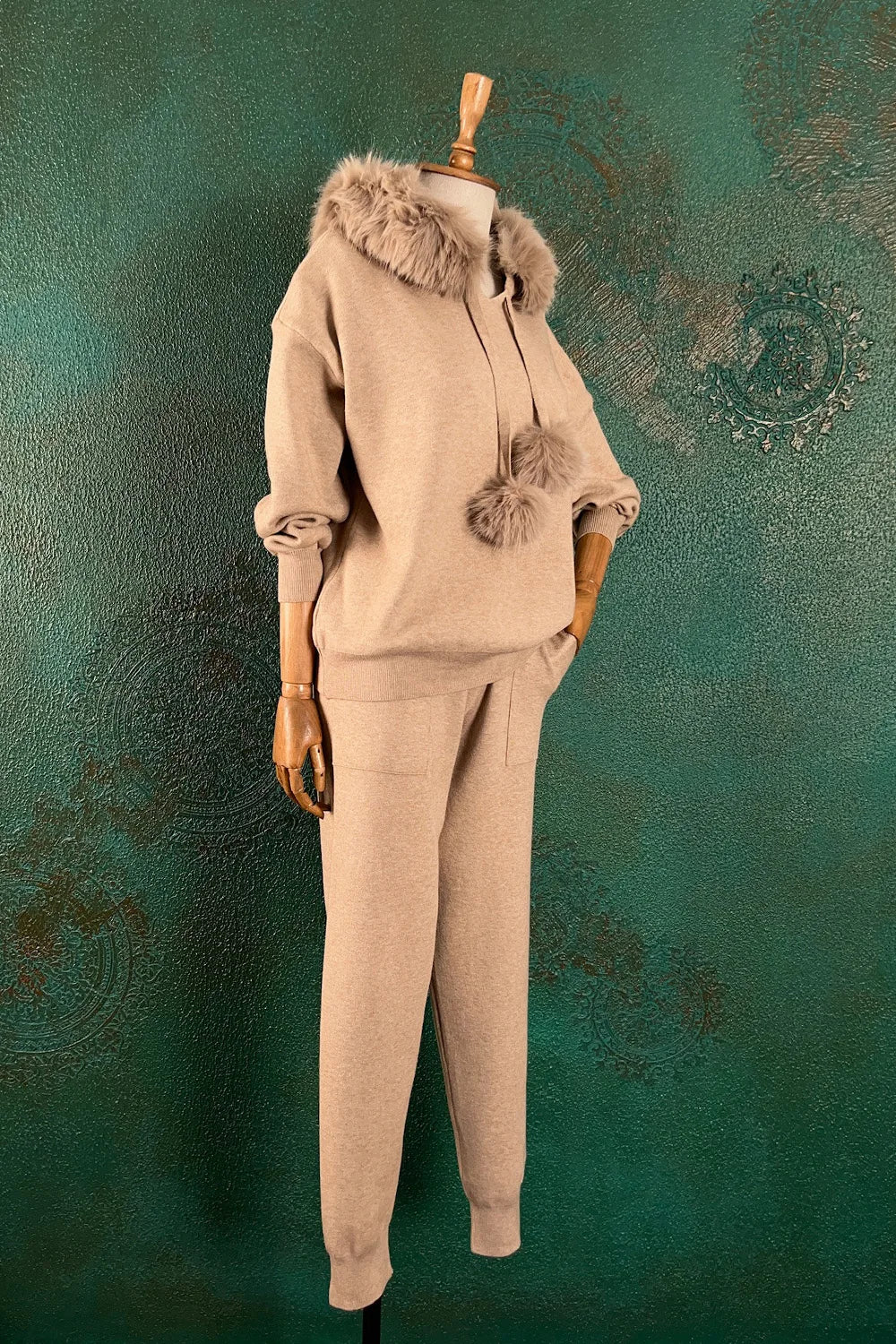 Ponpon Detaylı Triko Takım