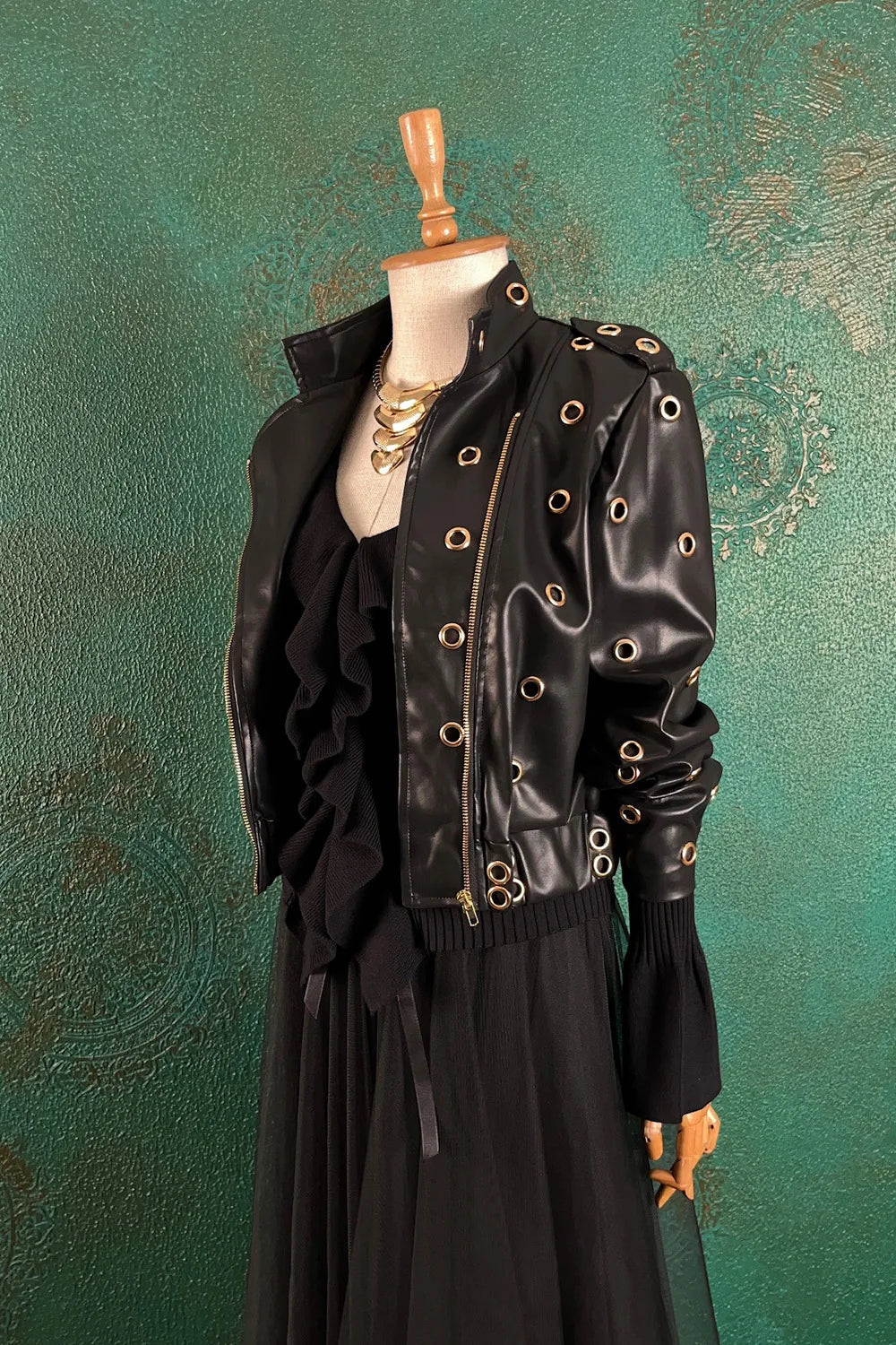 Halka Detaylı Deri Ceket