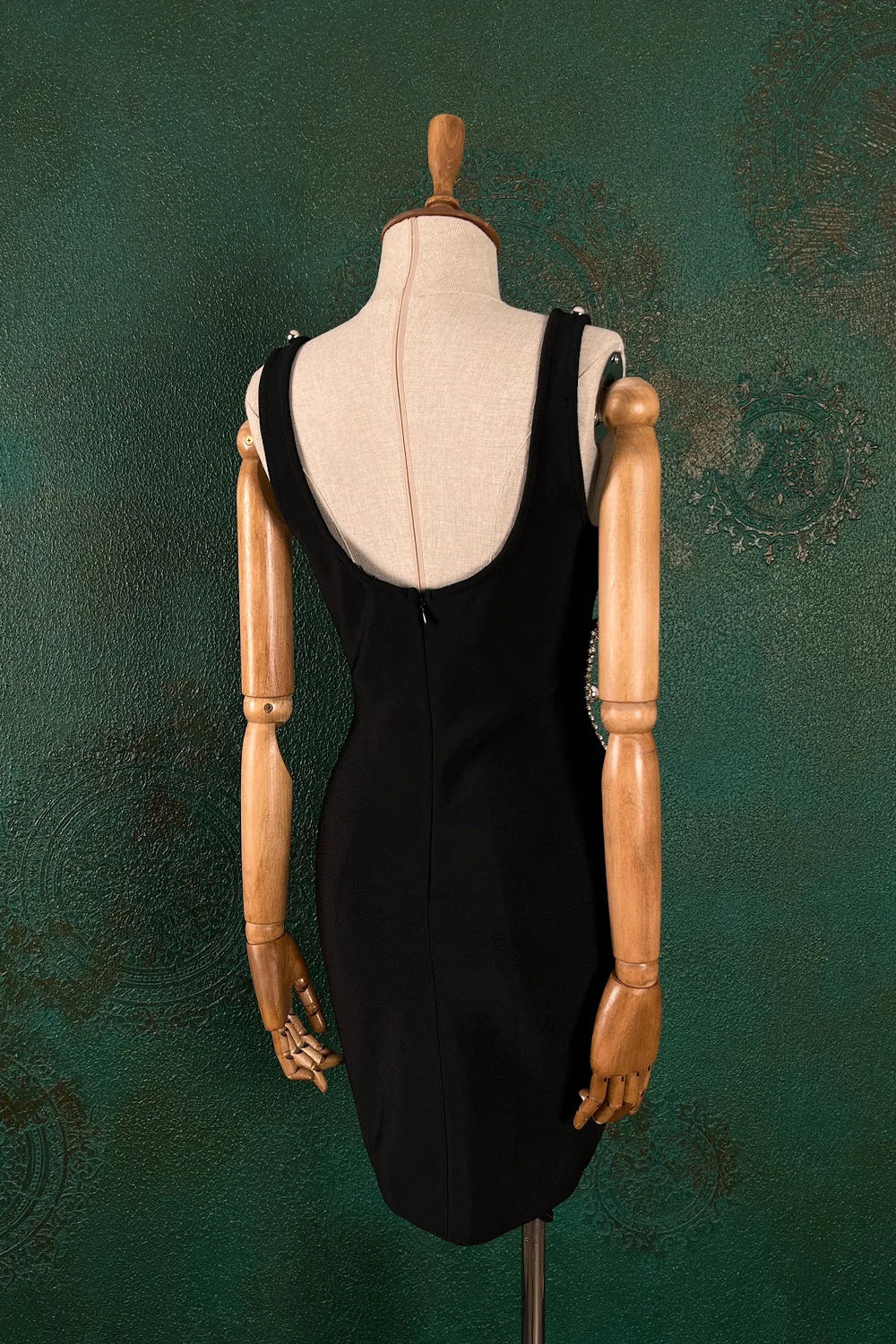 Metal Boncuk İşlemeli Kısa Elbise