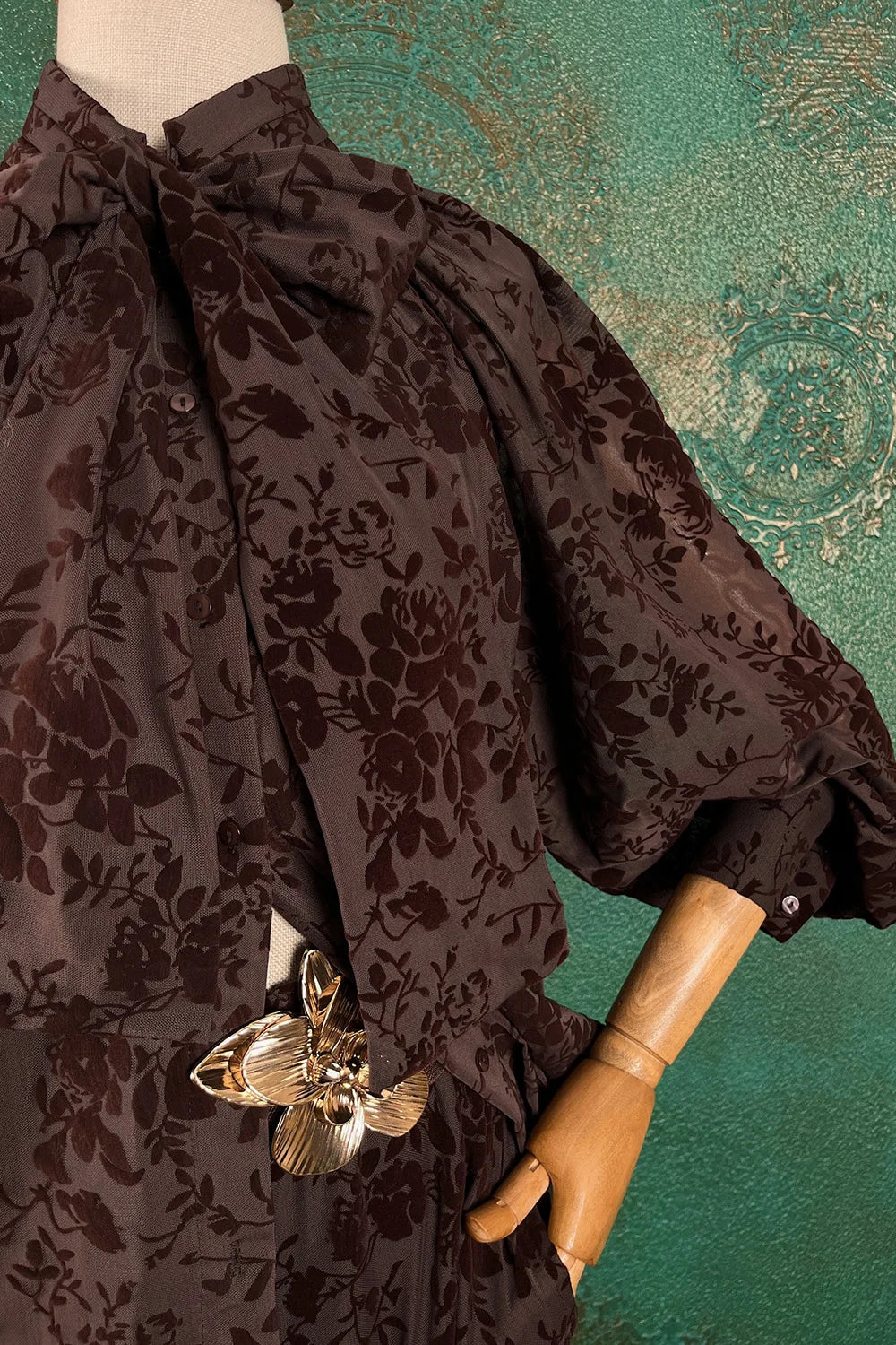 Kadife Çiçek Detaylı Pantolon Takım