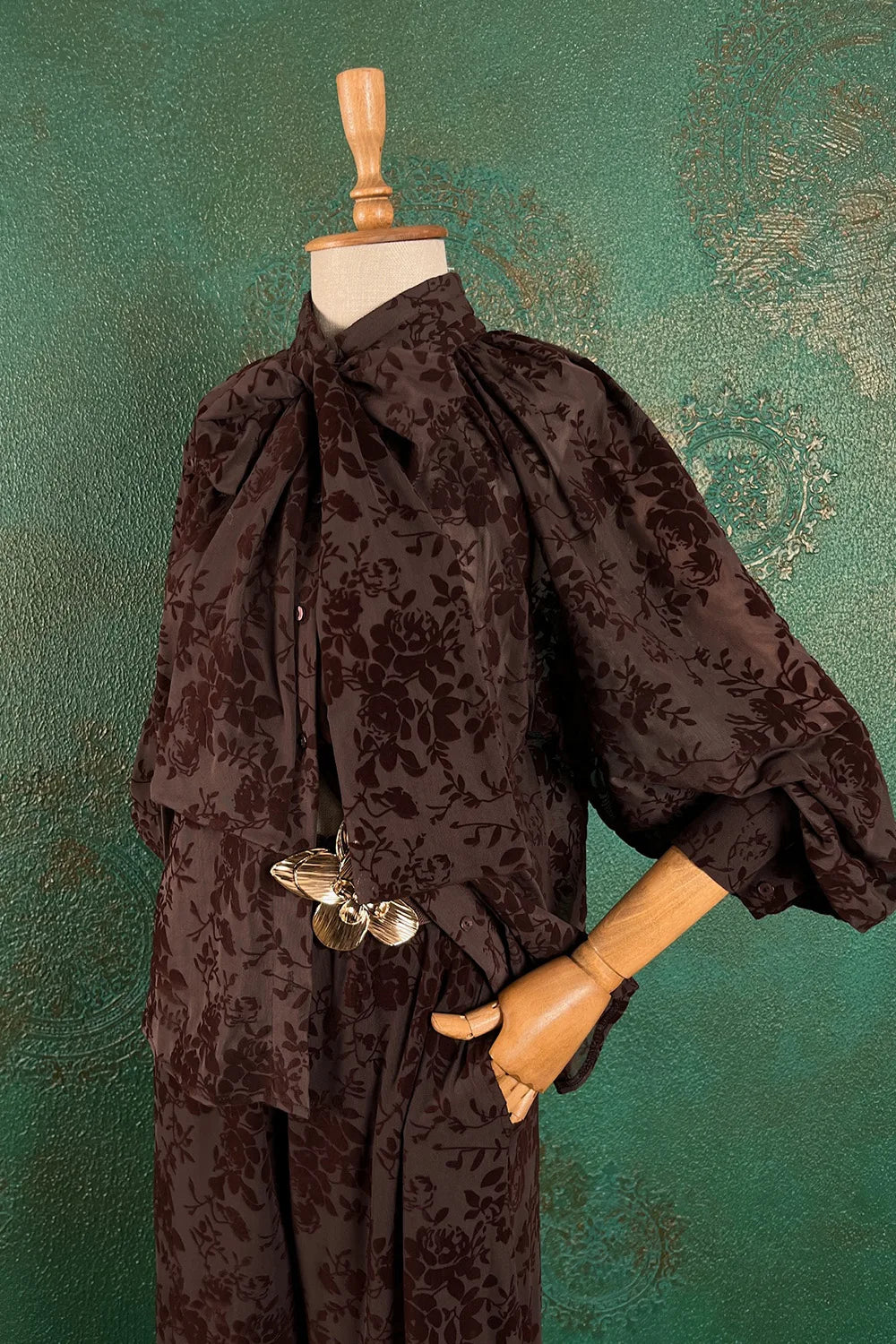 Kadife Çiçek Detaylı Pantolon Takım